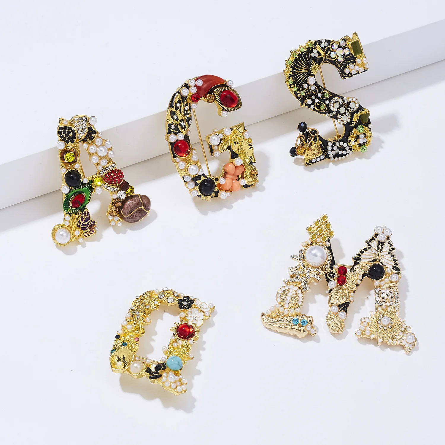 New Letter Pearl Brooch Fashion Wild Rhinestone Painting Oil Flowers Letter Brooch Pins for Women Girls