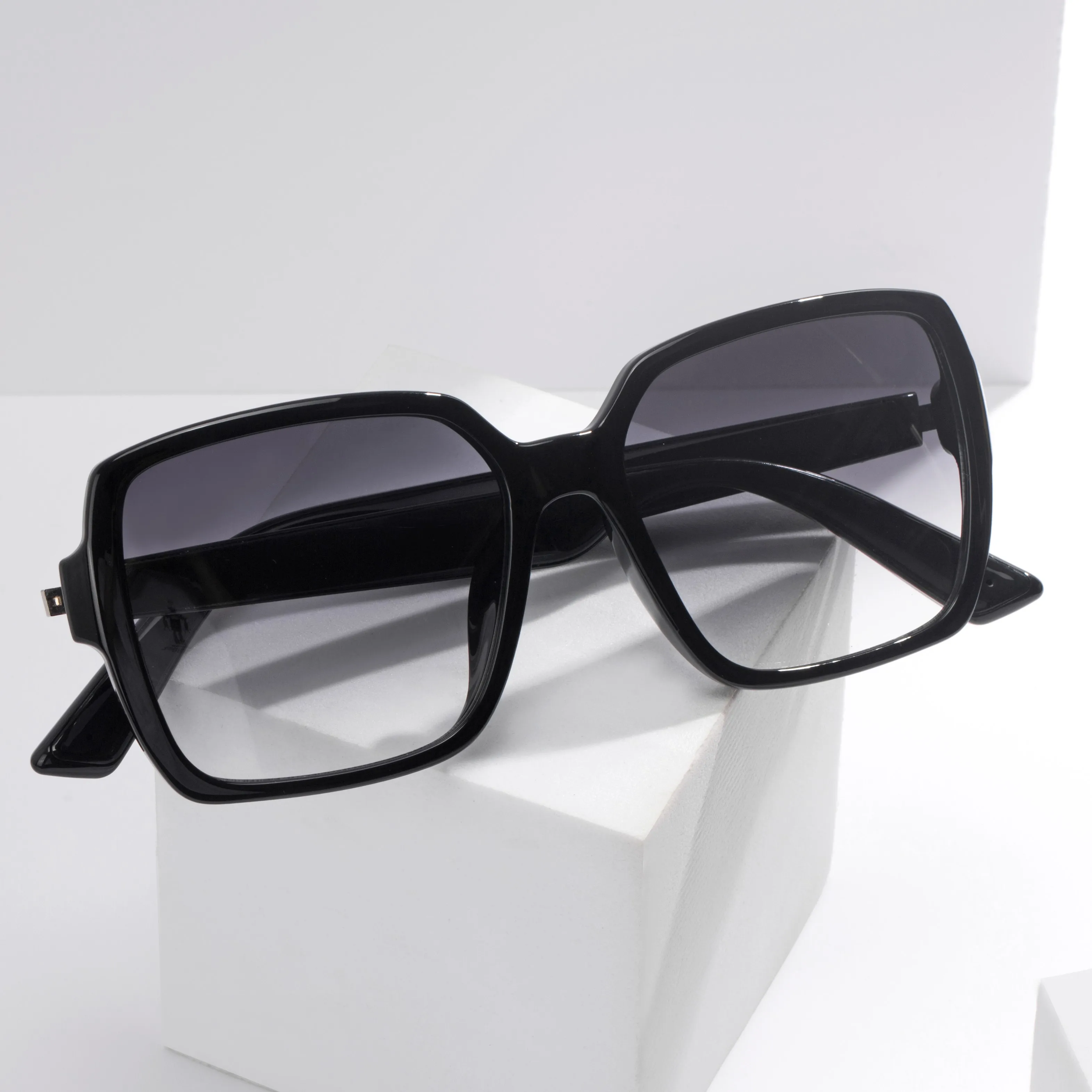 2022 New Trendy Smart MP3 Waterproof Headphone Glasses Sport Wireless Microphone Polarized Sunglasses