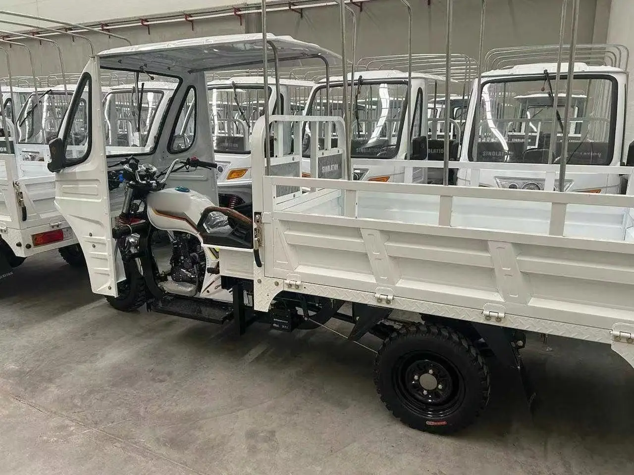 ZongShen CQ1 OEM High-quality Wholesale Motorized Tricycle Gasoline Engine Cargo Adult Enclosed Electric Delivery Trike