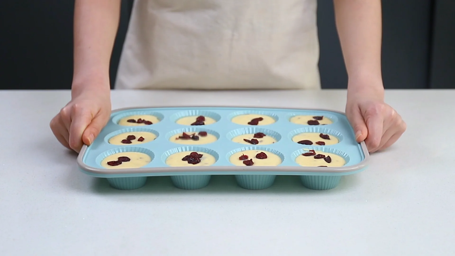 12 Holes Muffin Cake Pan Non Stick Kitchen Microwave Bakeware Baking Mold Silicone Cake Pan Molds for Baking