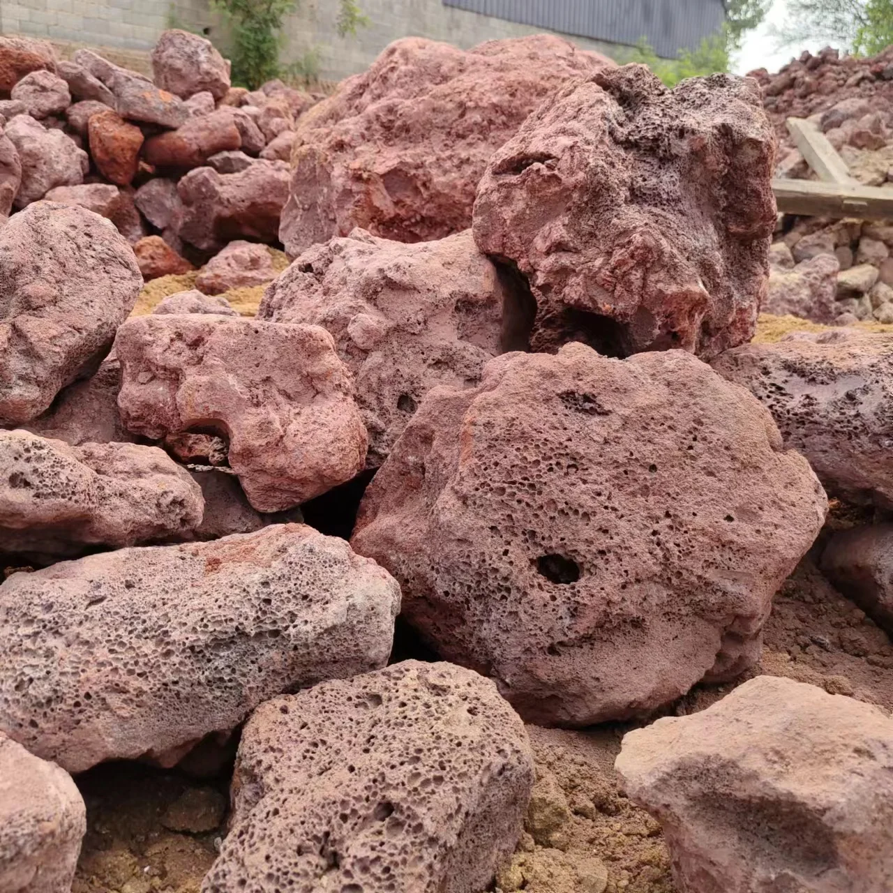 Wholesale Red Large Lava Rock for Aquarium Pumice Price Basalt Stones Black Tumbled Volcanic Stone Pool Water Filter