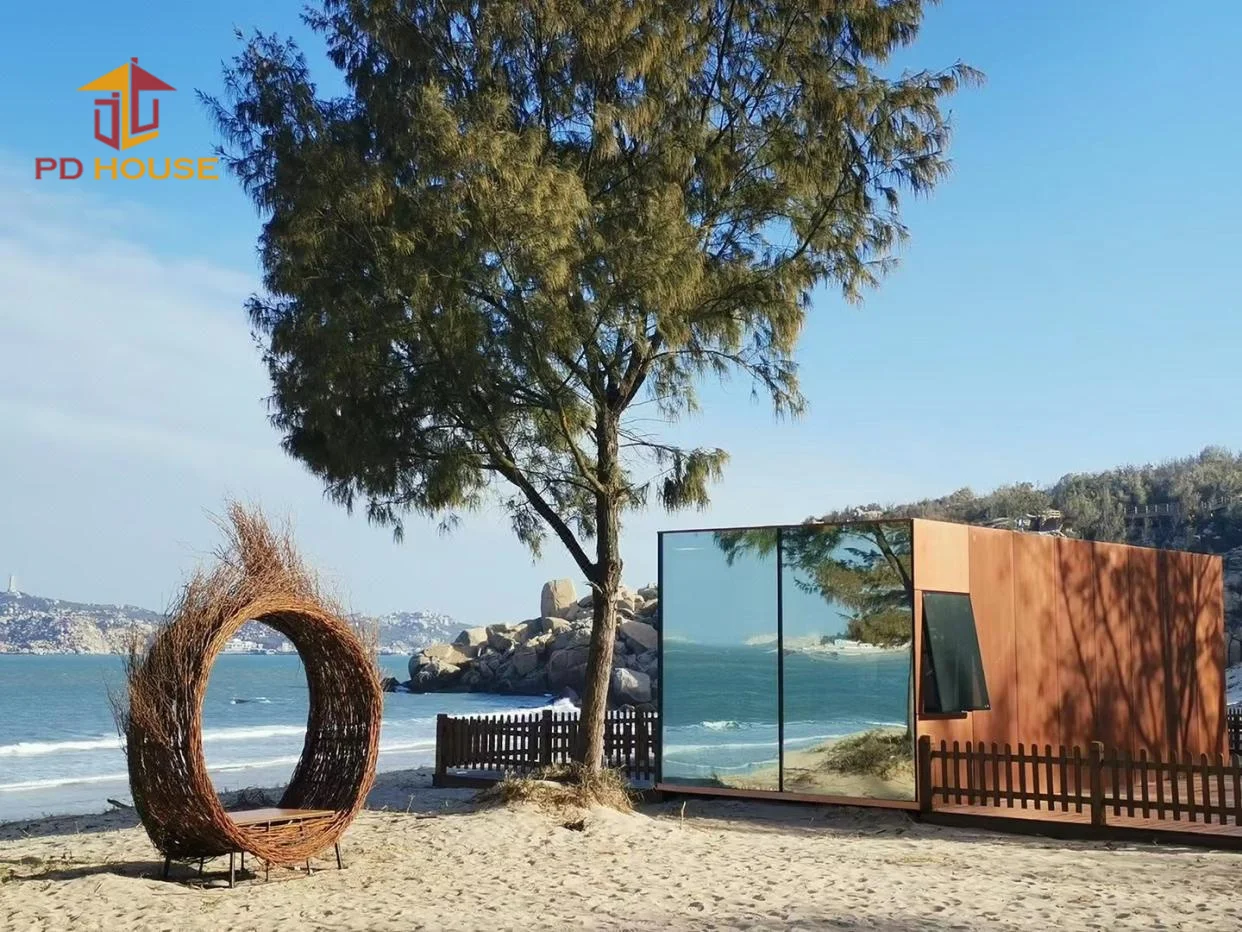 Factory Direct supply of modern luxury prefabricated modular easy assembly 20ft 40ft character glass mirror container houses