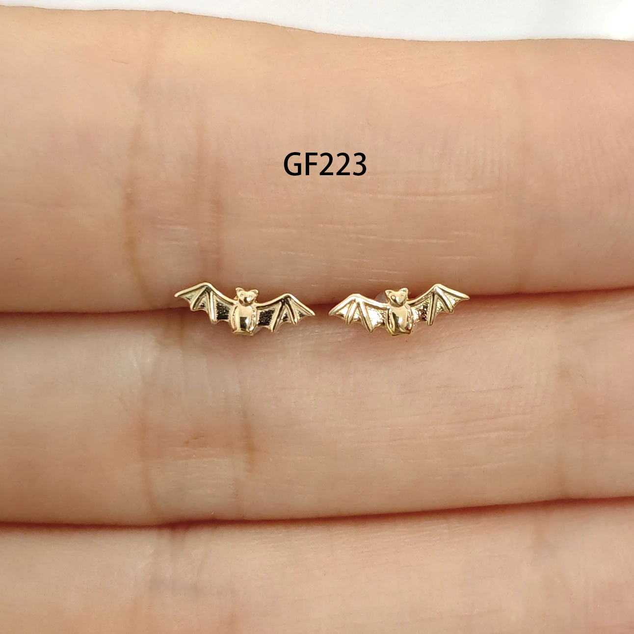 Calendo  Jewelry  14k Solid Gold Bee Threadless Labret  End With Stainless Steel Pin  Piercing Earring  Threadless Top