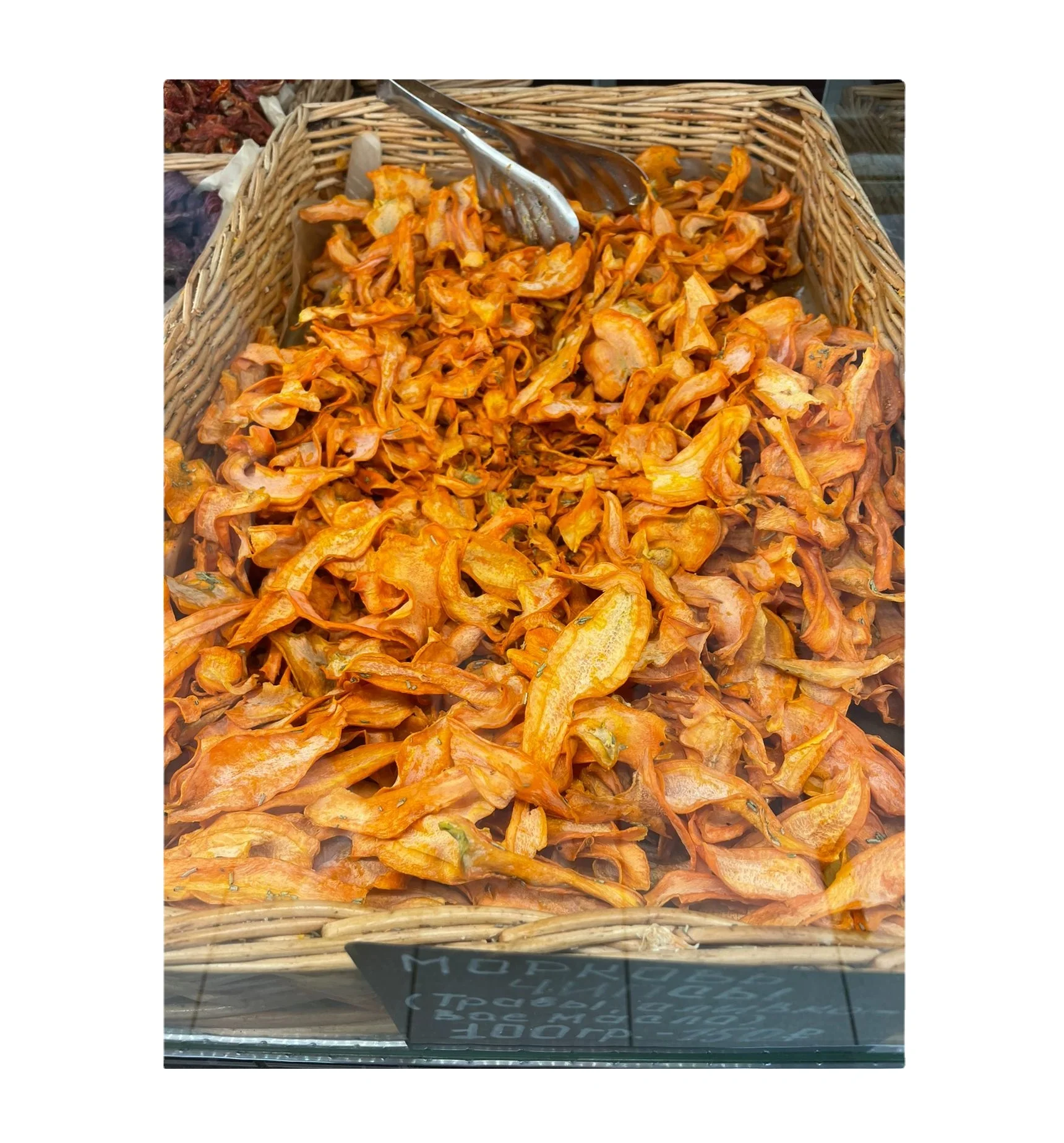 Dried carrots carrot chips  vegan organic red carrot