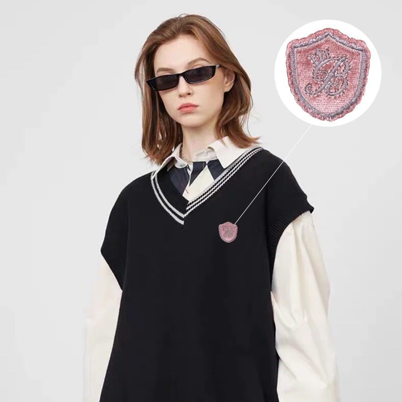 Patches fabric pink logo fanny pack for women corduroy felt flower name badge pin custom Shield-shaped embroidery patches