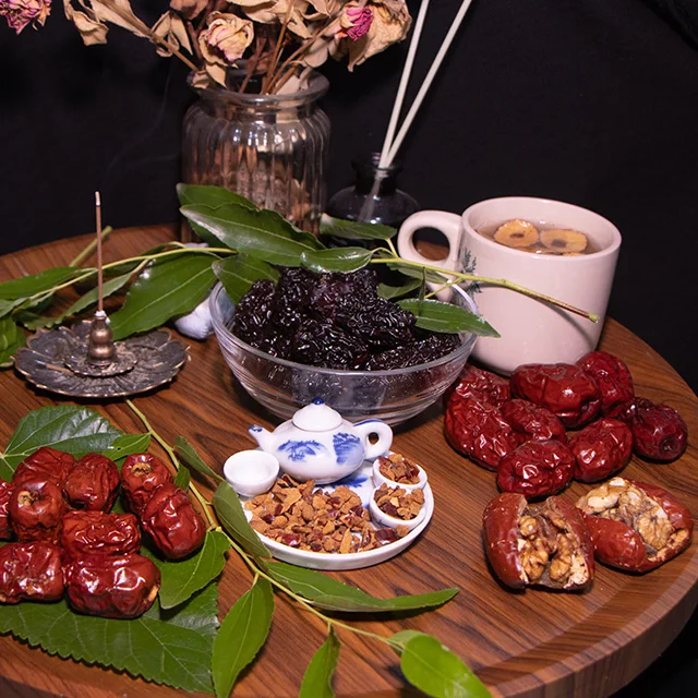 Вкусный красный Jujube смешанный с грецкими орехами профессиональные сухофрукты запеченные и вакуумная упаковка грецкий орех в виде орехов сухофруктов