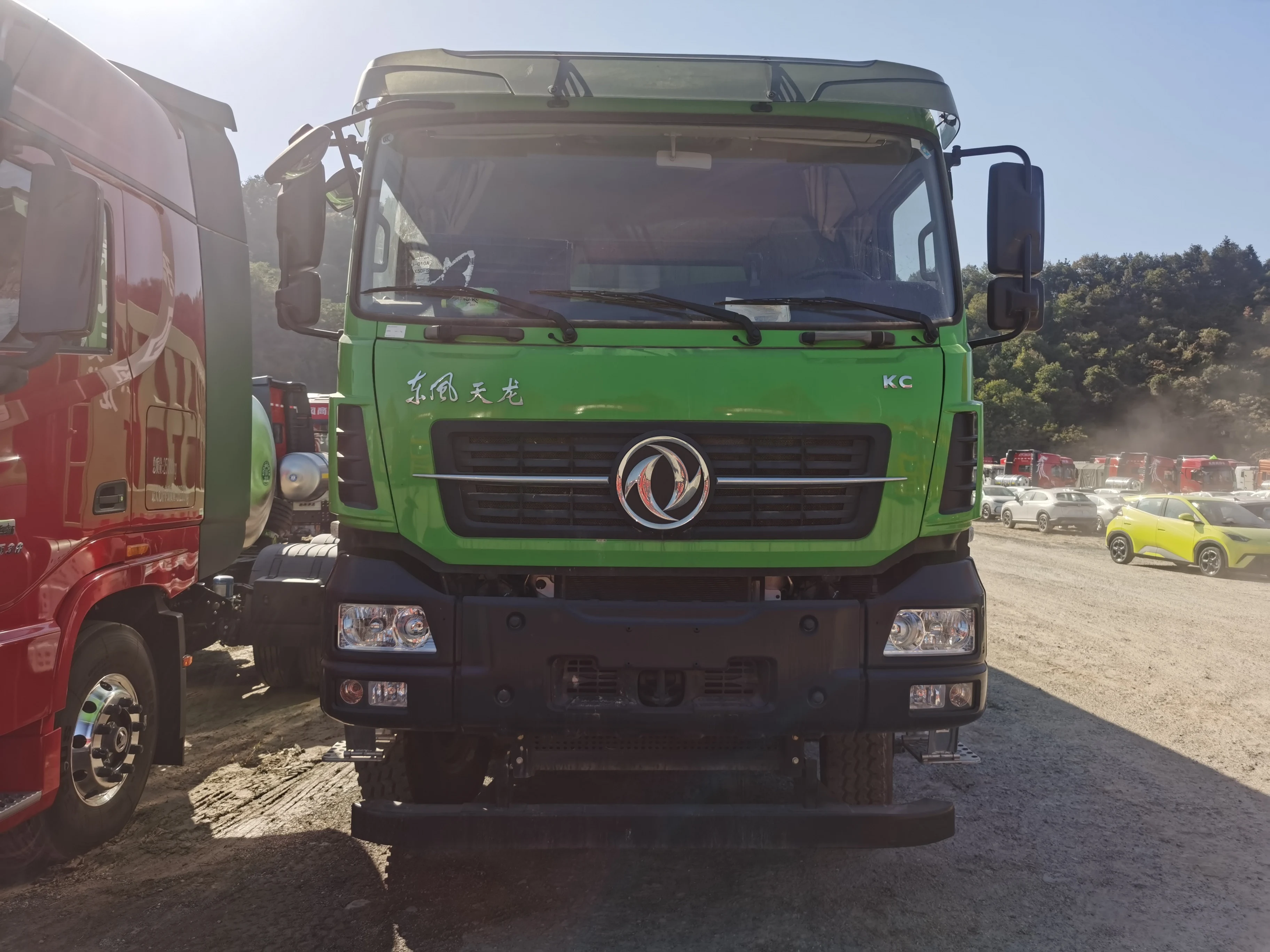 Китай Sinotruk Dongfeng 8x4 12-колесный самосвал для продажи