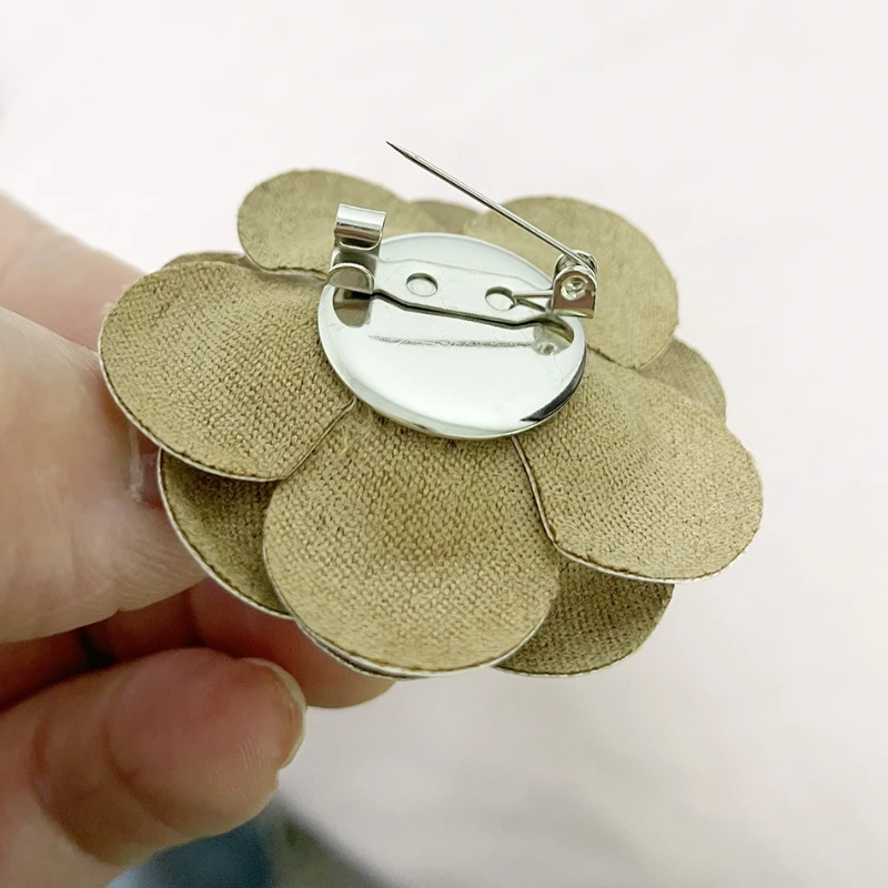 Delicate PU Camellia Flower Brooches Pin for Women Wedding Party Dance Banquet Dress Suit Clothes Lapel Pins Brooch Jewelry Gift