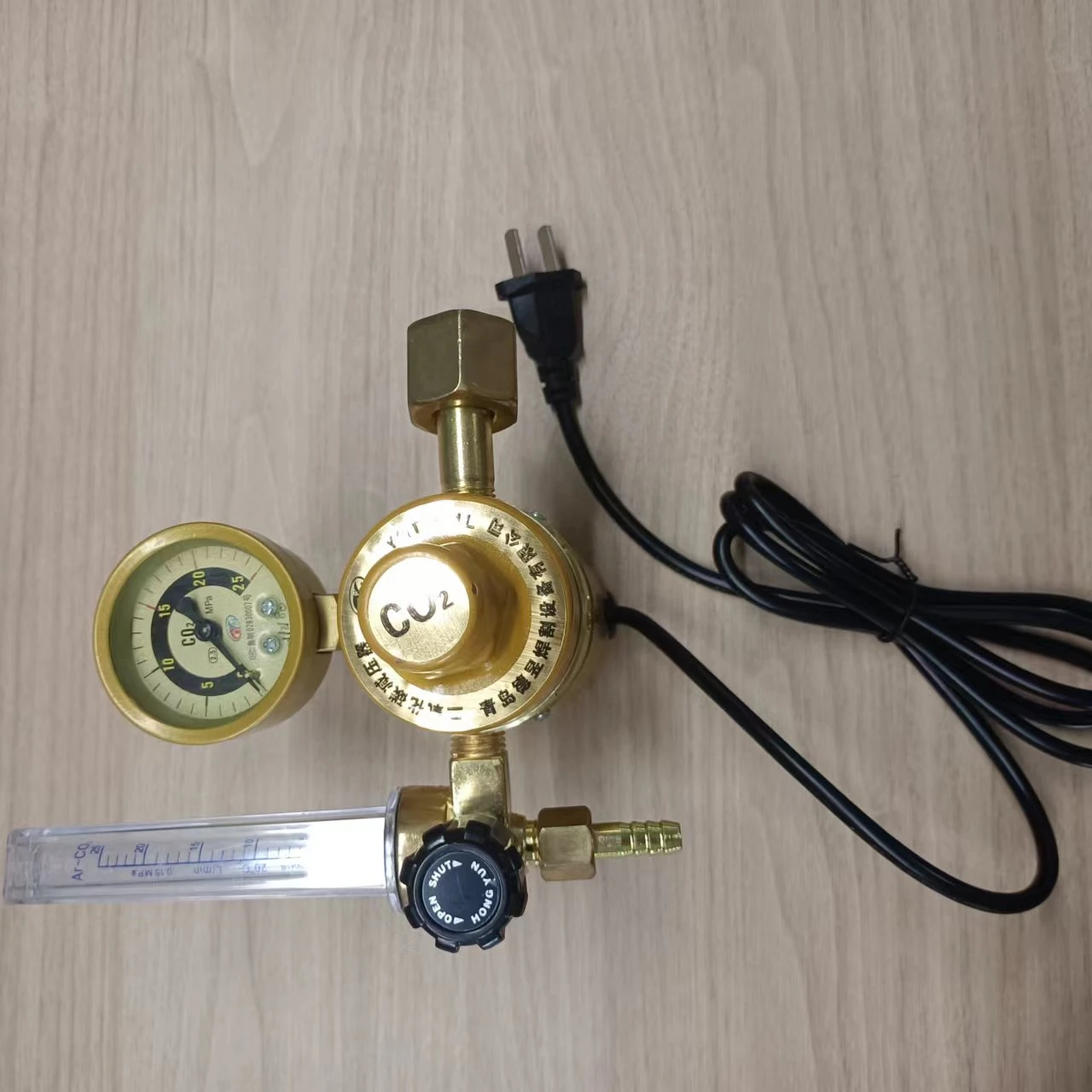 Heated carbon dioxide pressure reducer / mixed gas general
