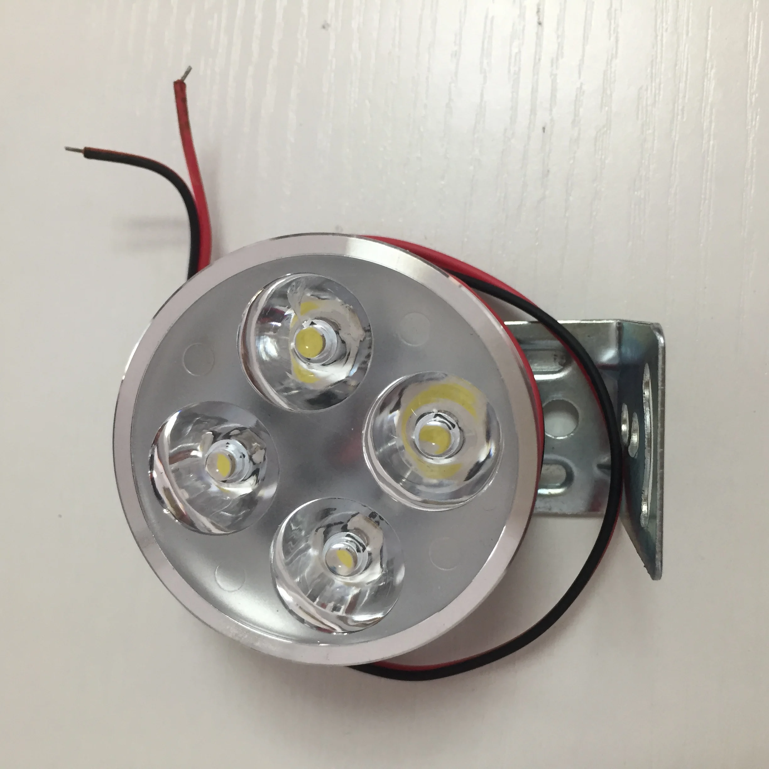 12V 4 удара по-прежнему белый свет мотоцикла пятно света Противотуманные фары Водонепроницаемый СВЕТОДИОДНАЯ передняя фара рабочий