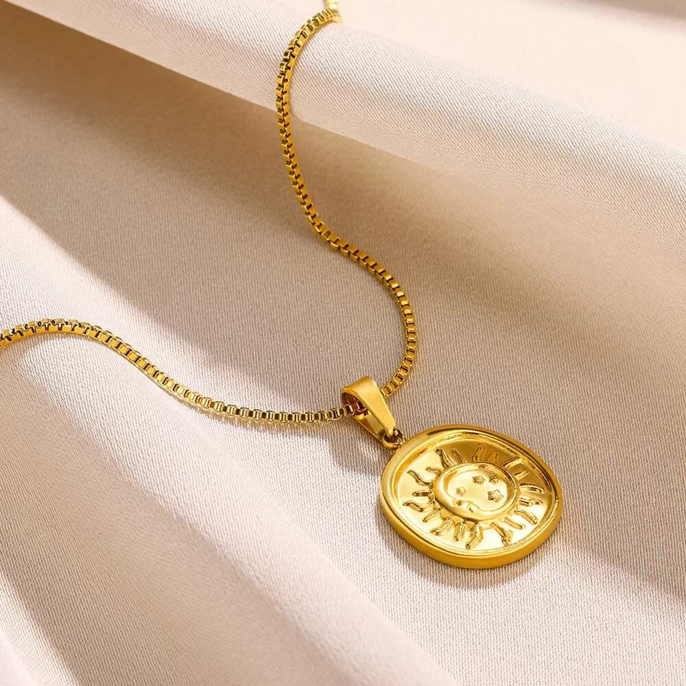 Fashion Sun Star Design Necklace Stainless Steel Plated 18K Gold Vintage Gold Disk Pendant Necklace Jewelry