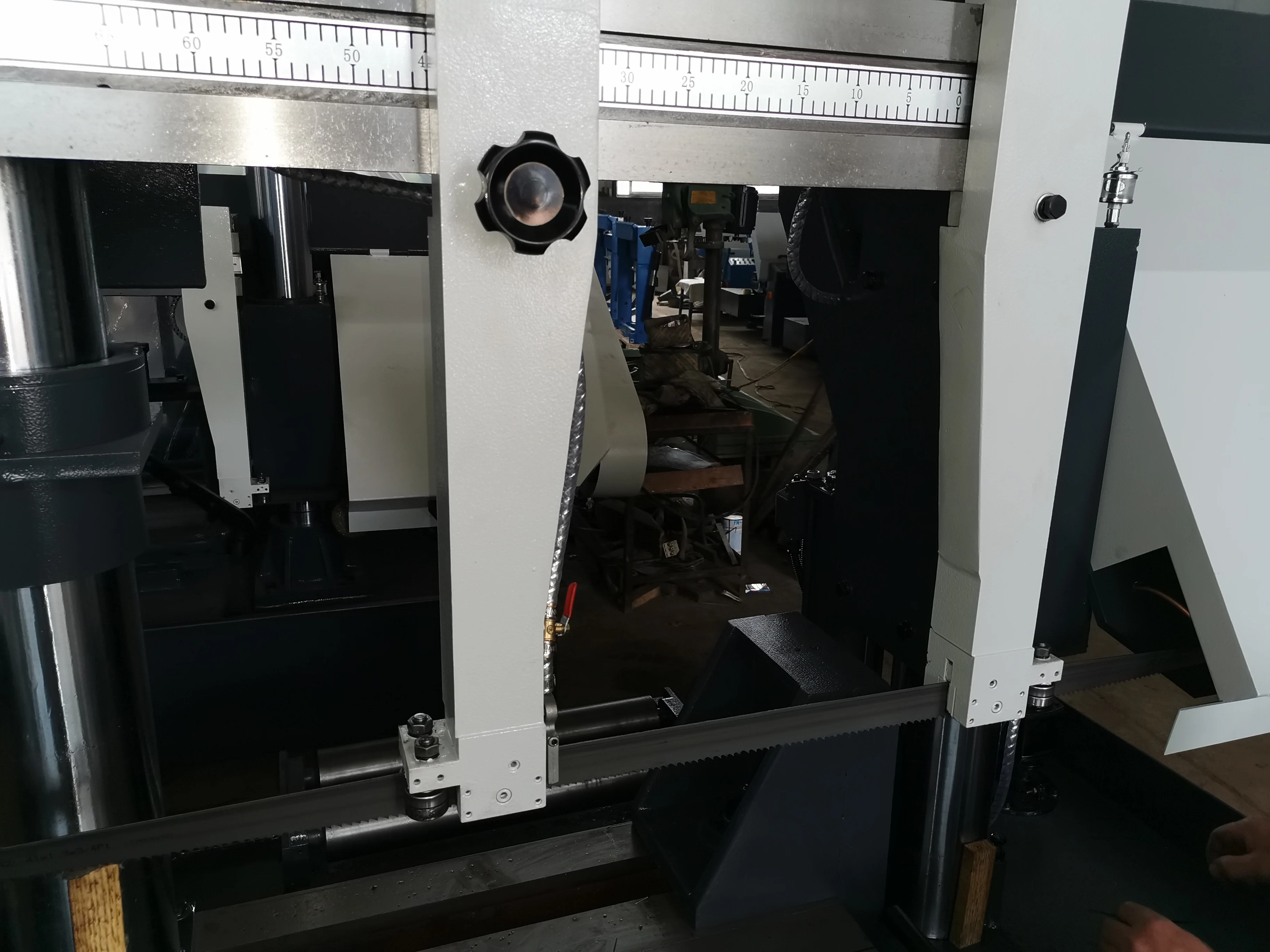 Metal band saw machine  GH4250 double column band saw machine cnc cutting