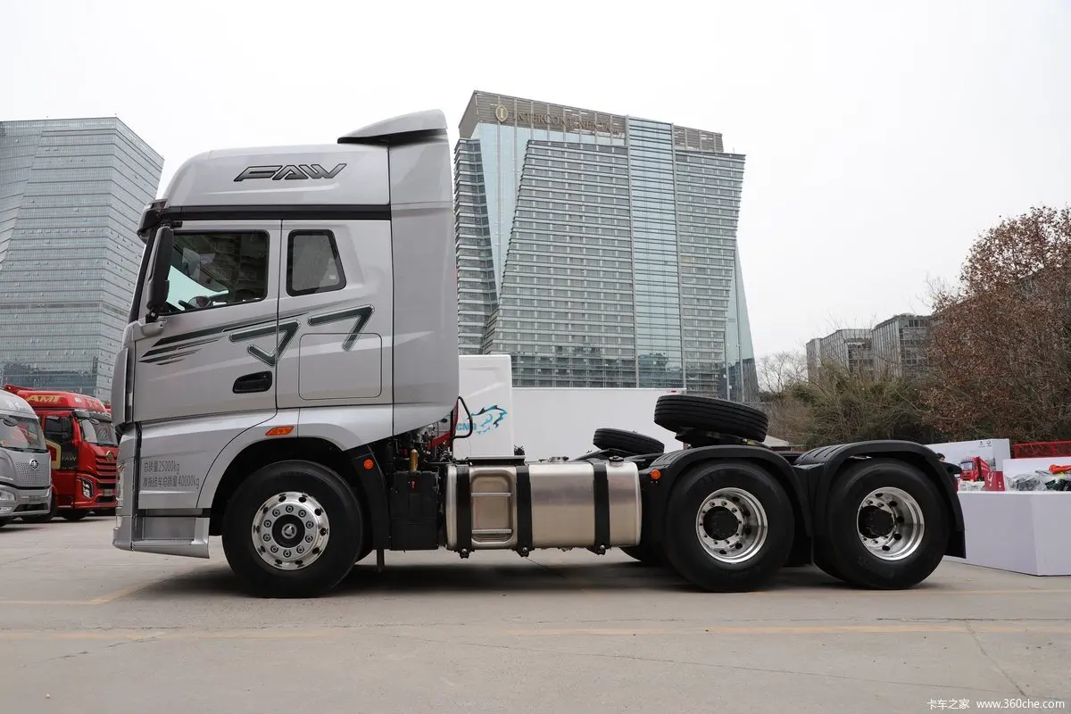 High Quality Faw Jiefang J7 Heavy Truck Trailer Head 660 Horsepowe 6*4 89Km/H High Speed Tractor Truck hit