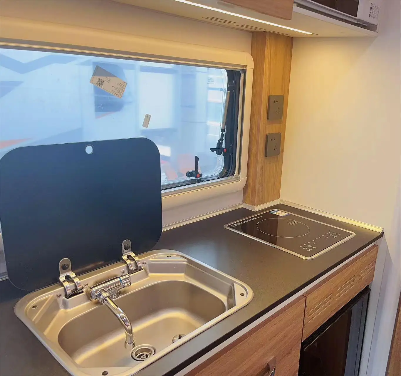 6 пассажиров, Китай, дом на колесах 4x4, автоматическая коробка передач, внедорожный туристический прицеп