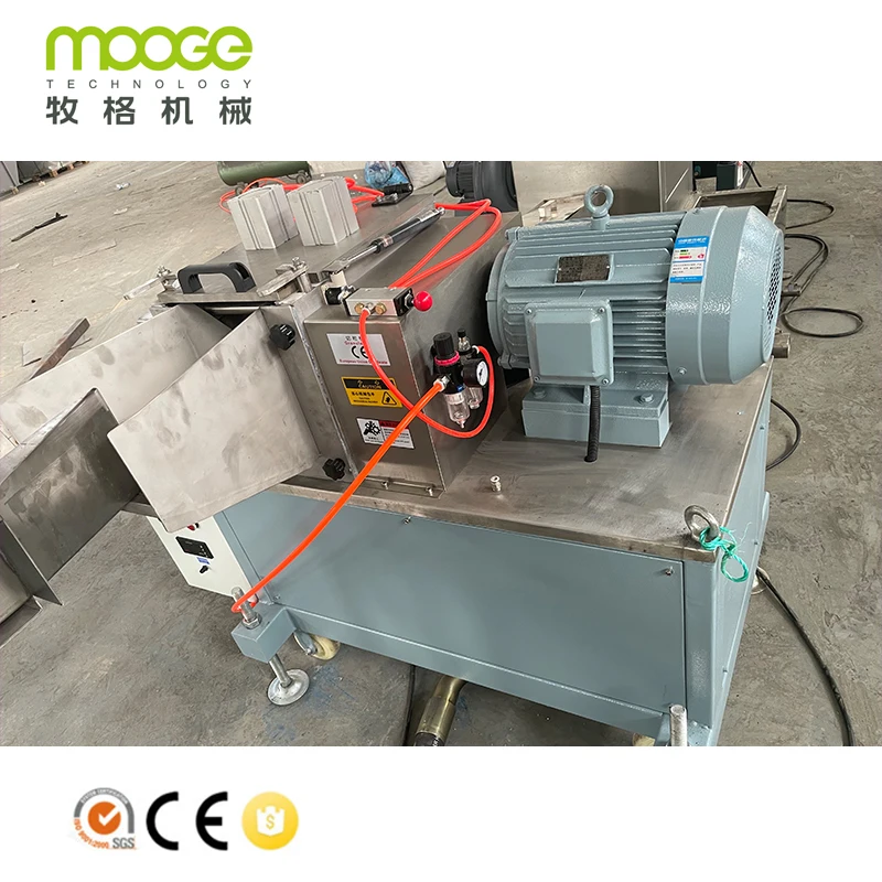 Recycled Plastic PET Bottle Flakes Granulators / Granulating Machine / Recycling Pelletizing Line