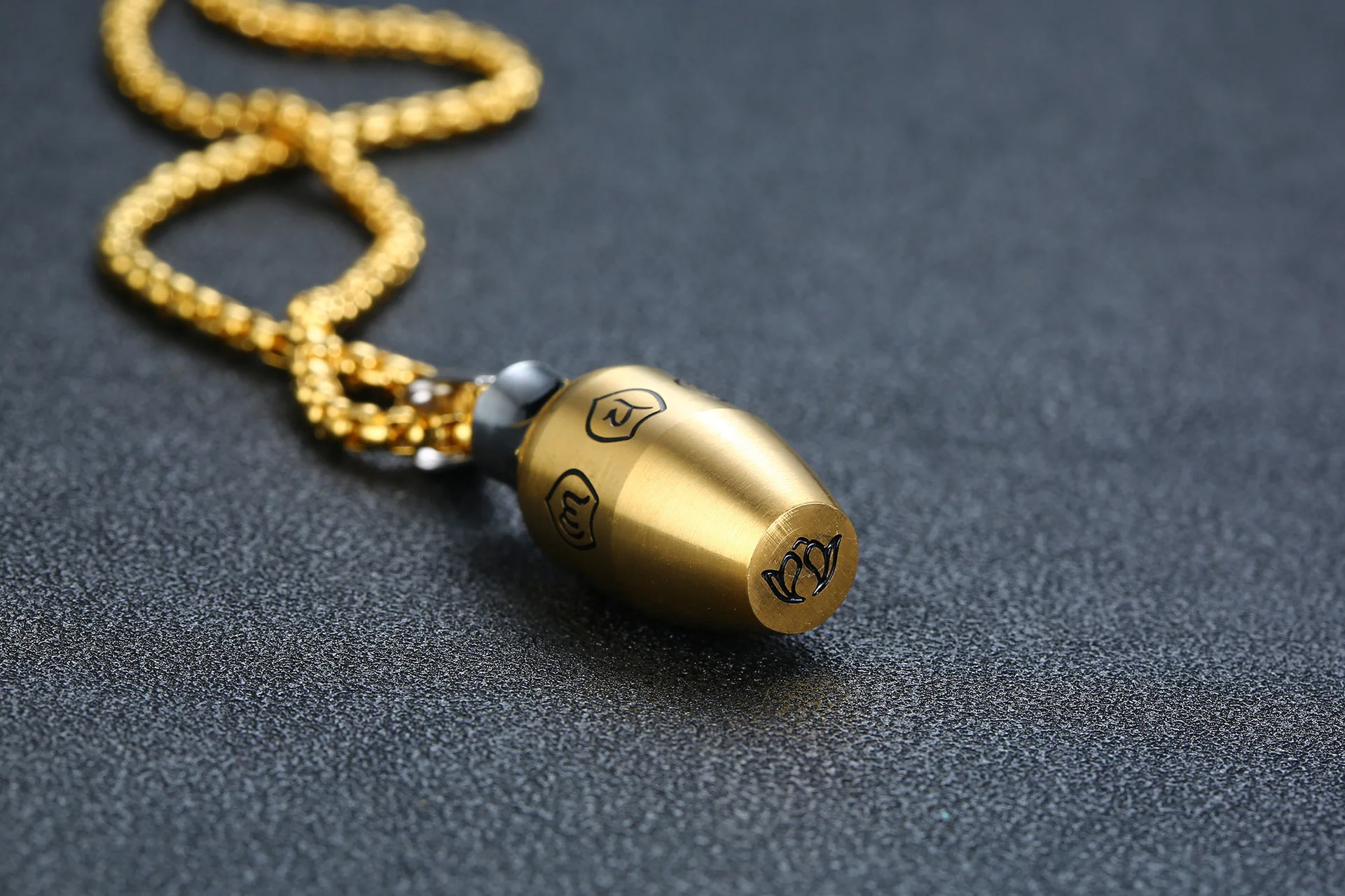 Оптовая продажа, подвеска в виде урны для домашних животных, мантра из нержавеющей стали с шестью символами, может открываться, ювелирное изделие в виде ПЭТ, ожерелье, сувенир, кремационные украшения