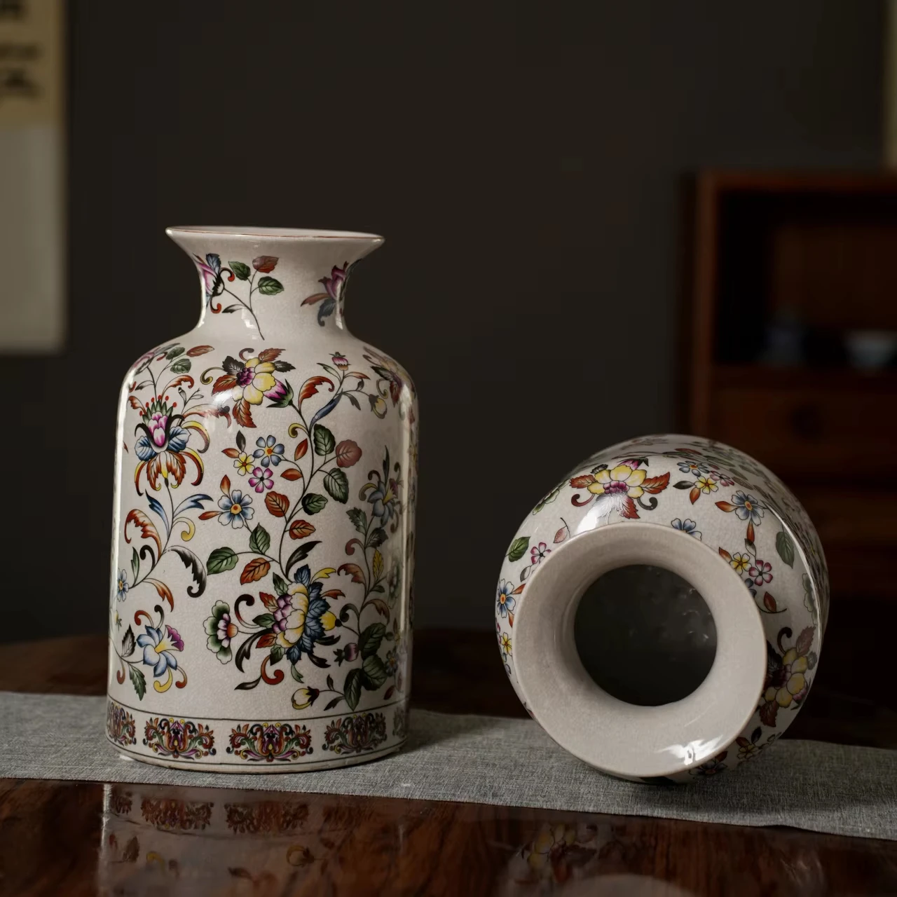 2024 Nordic Single Stem Ceramic Flower Vase Modern Art Deco Design Age-Appropriate Home Decor Chinese Style Pottery Antique Age