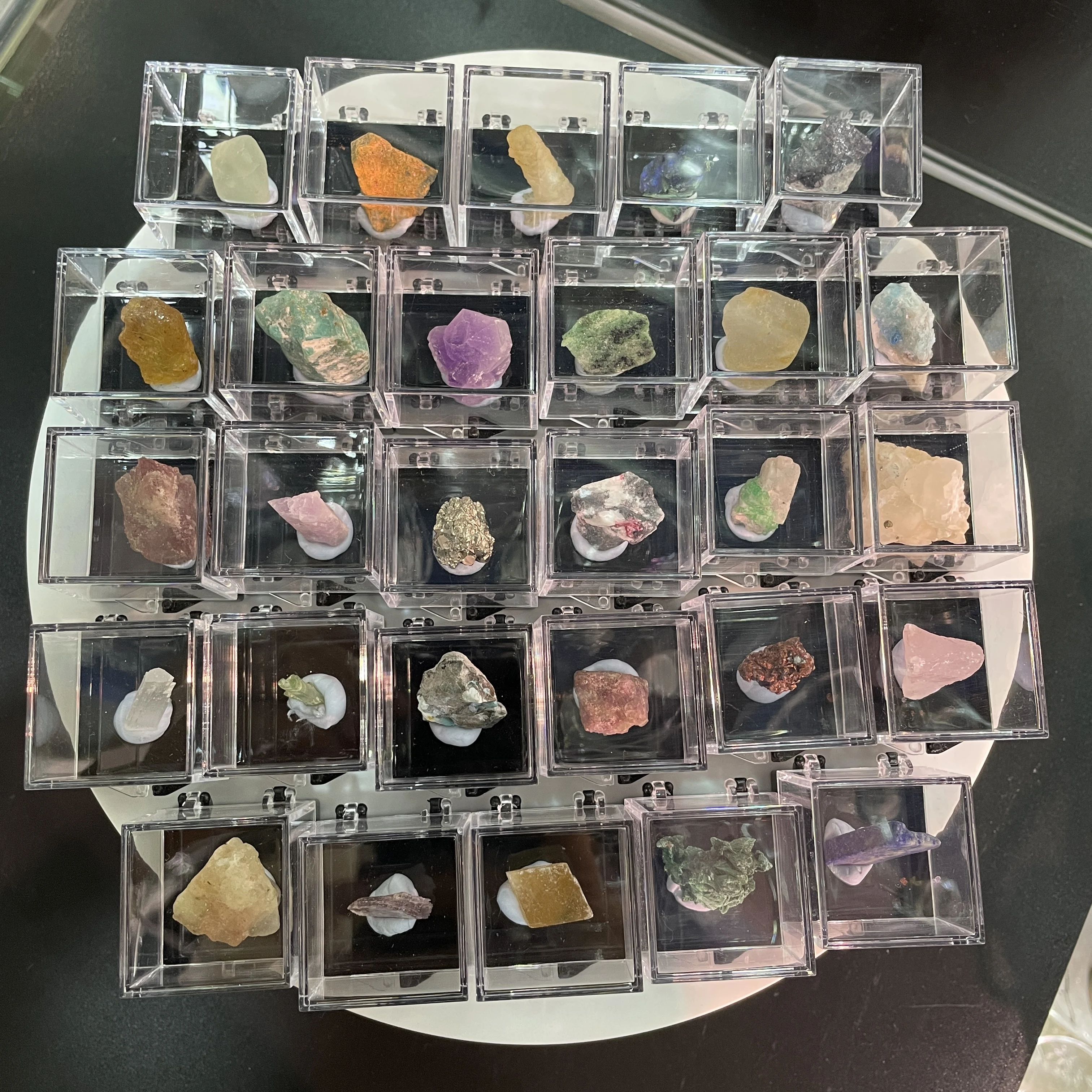 Wholesale Natural Crystal Mineral Specimen Healing Crystal Rough Stone Gravel  In The Box