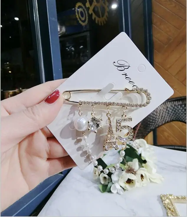 
New Design Alloy Jewelry Diamond Tassel Pearl Rhinestone Pearl 5 Woman Brooch 