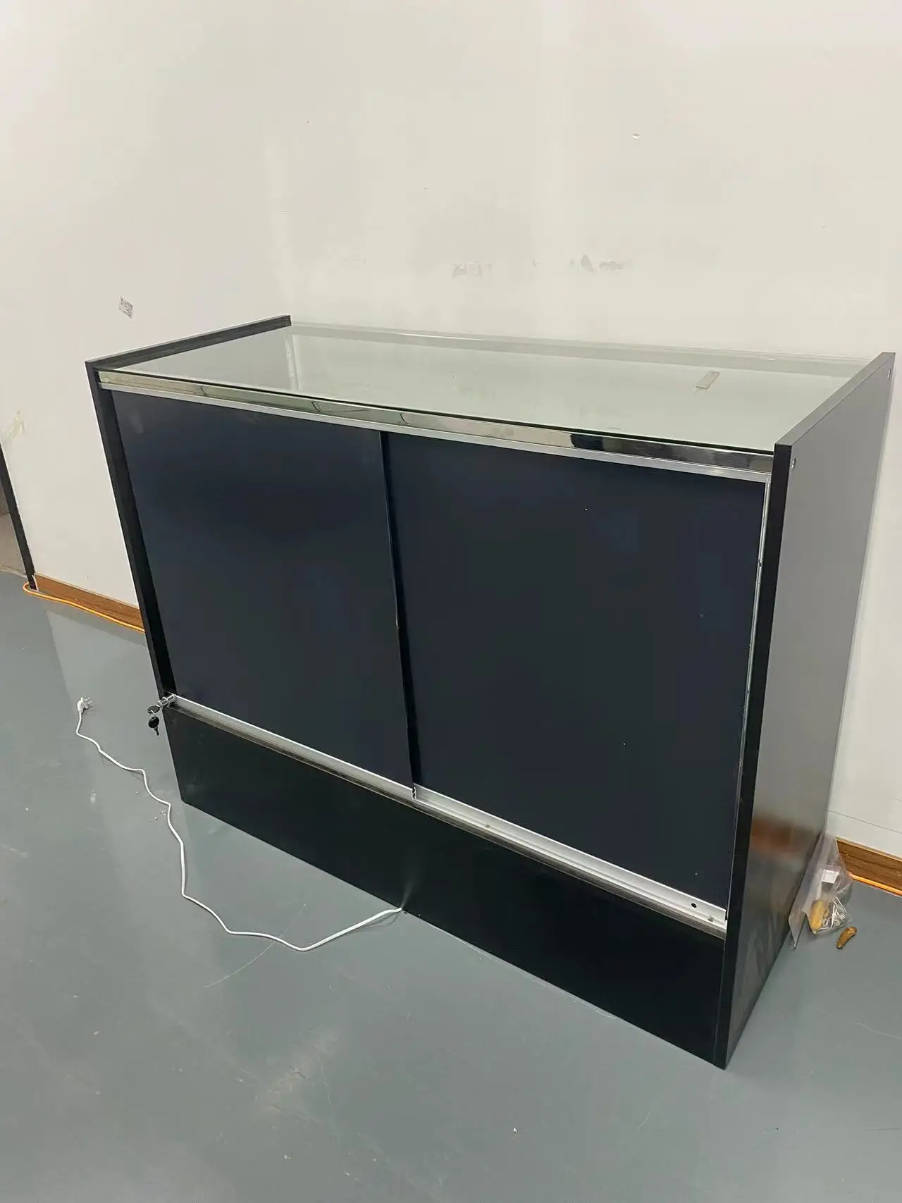 High Quality OEM Modern Shop Glass Counter Showcase display Custom Led Light Retail glass showcase