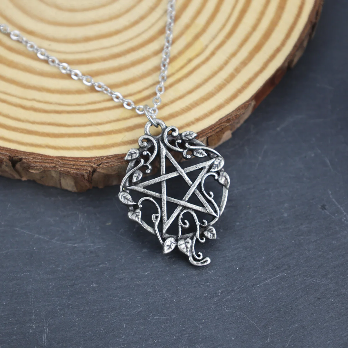Manufacturer Direct Sales Witch Pentagram With Ivy Necklace Pagan Gothic Wiccan Jewelry Necklace for Women