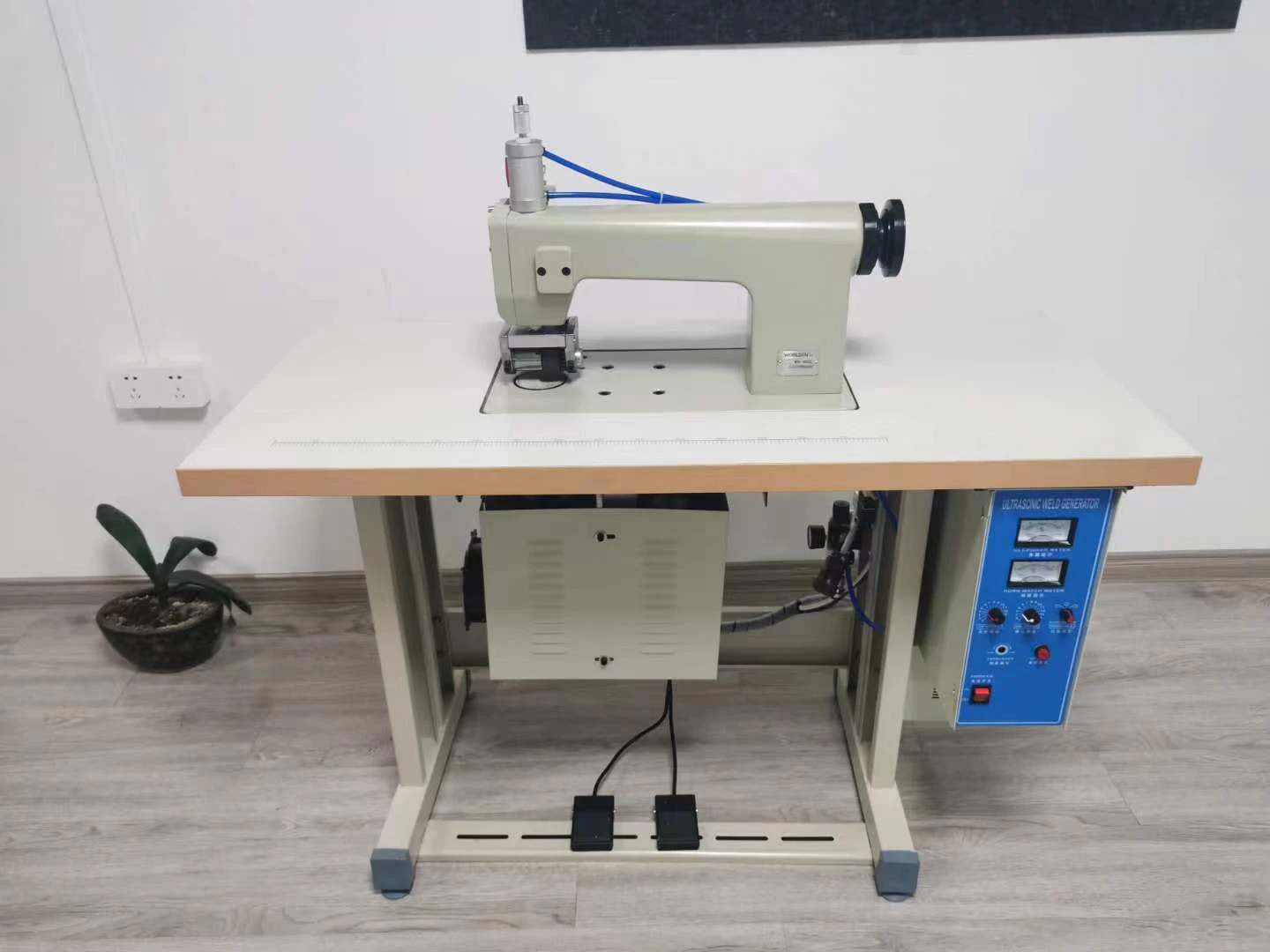 QK-60S cheap price Single or double motor non-woven ultrasonic lace embossing sewing machine