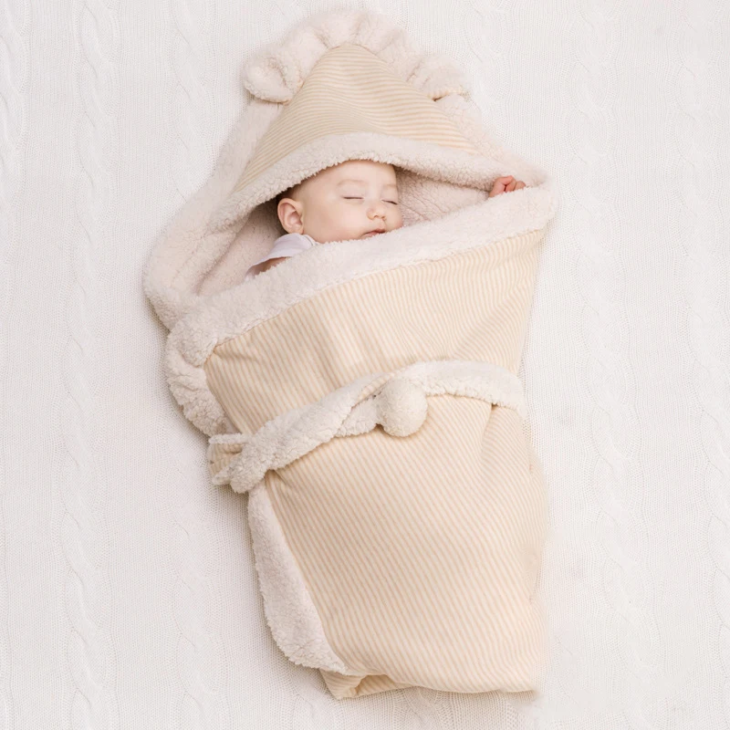 Baby swaddle blanket baby sleeping bag sherpa swaddle wrap for baby The outer layer is color cotton fabric