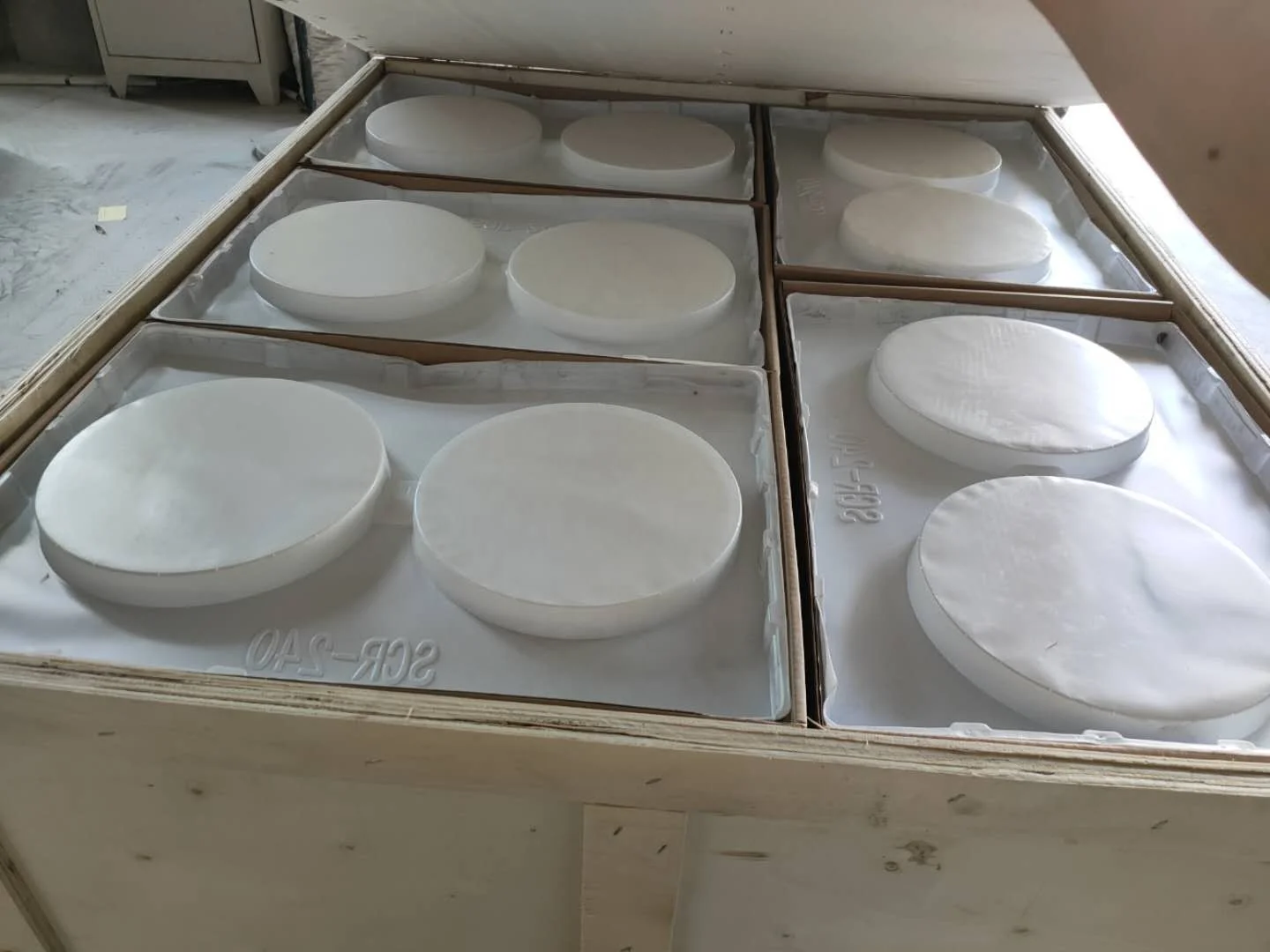 
Honeycomb Ceramic Catalytic Converter in Vehicles Exhaust system 