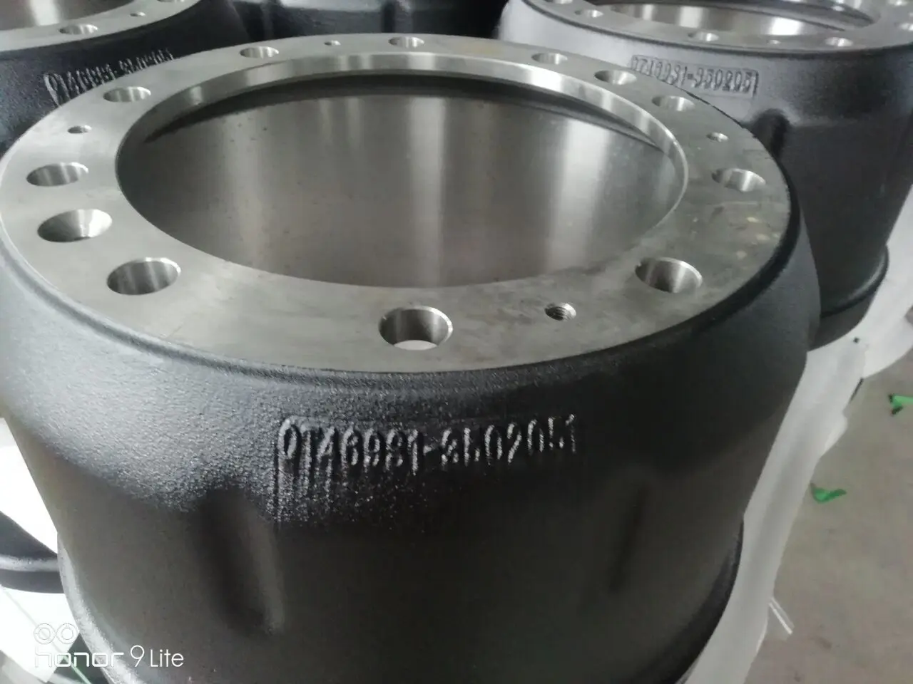 
OEM 3054230401 Heavy Duty European Truck Brake System Actros Truck Rear Brake Drum 