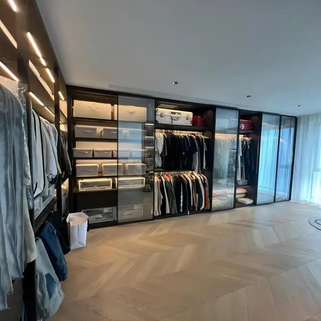 Custom Bedroom Furniture Clothes Storage  glass door swing  Solid wooden custom modern design walk in closet wardrobes