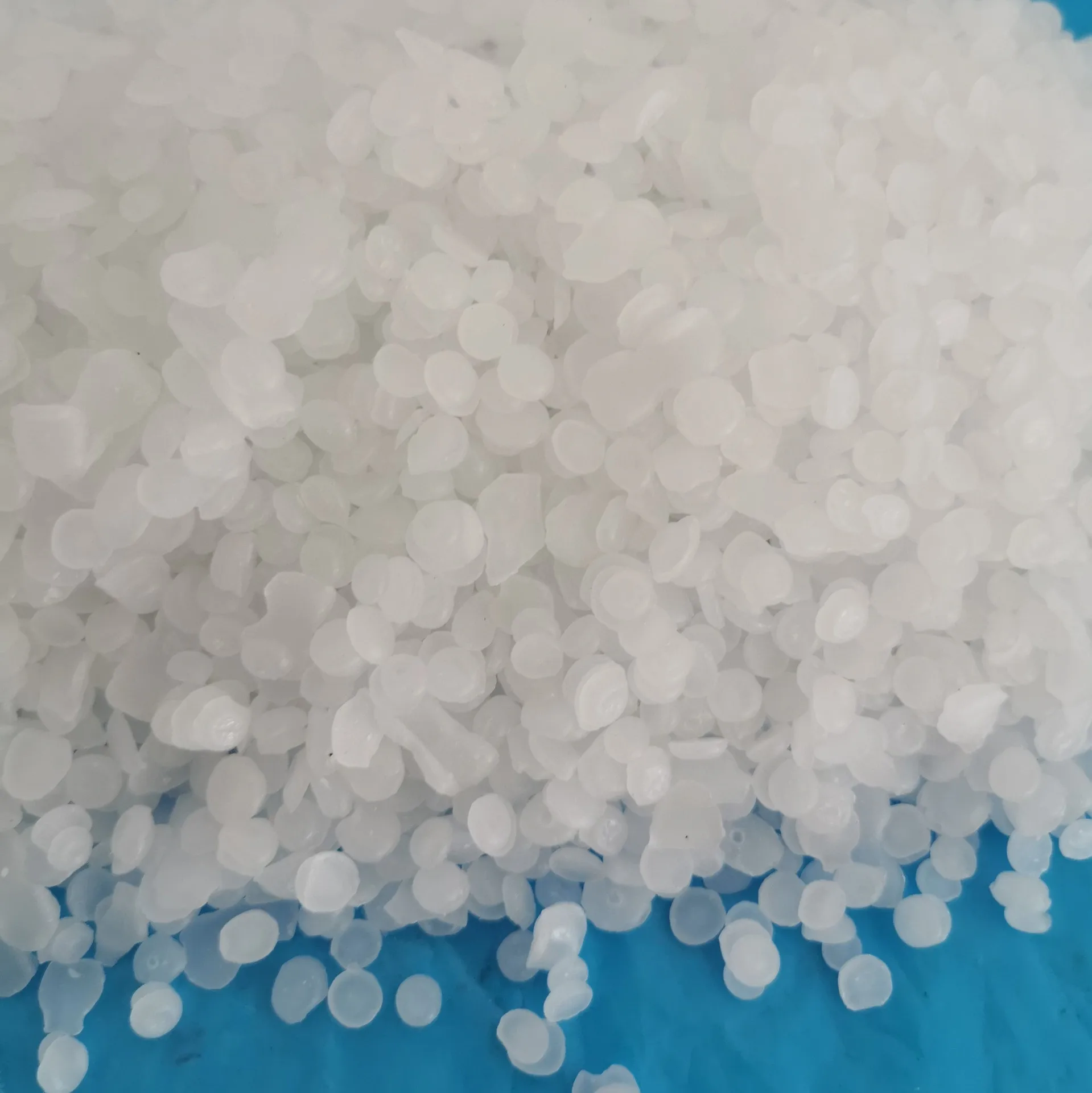Fully Refined 1kg Granular Paraffin Wax for DIY Handmade Candles for Christmas Halloween and New Year Occasions