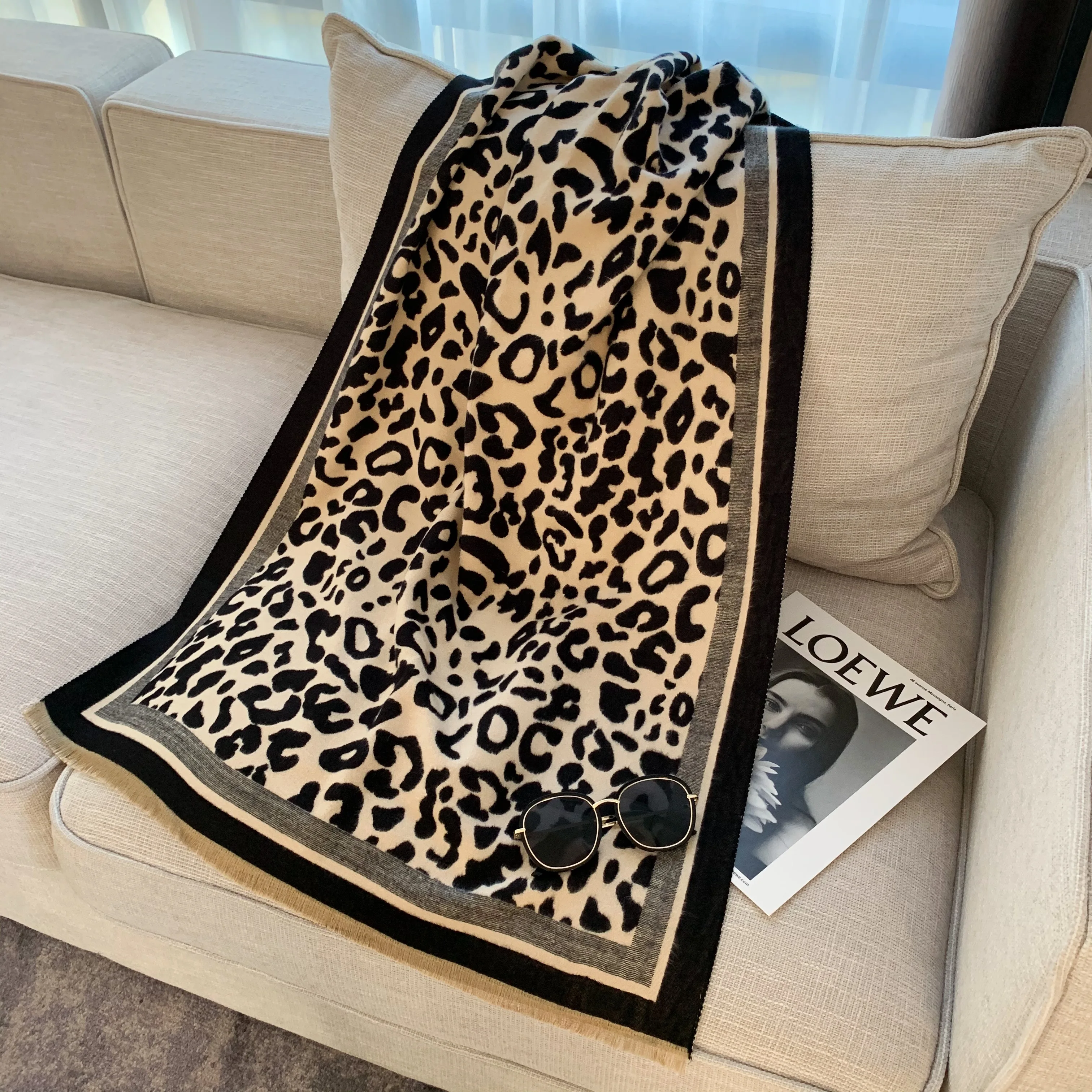 Boutique Women Warm Autumn And Winter Wrapped Shawl Blanket Cashmere Cotton Leopard Jacquard Fashion Scarf