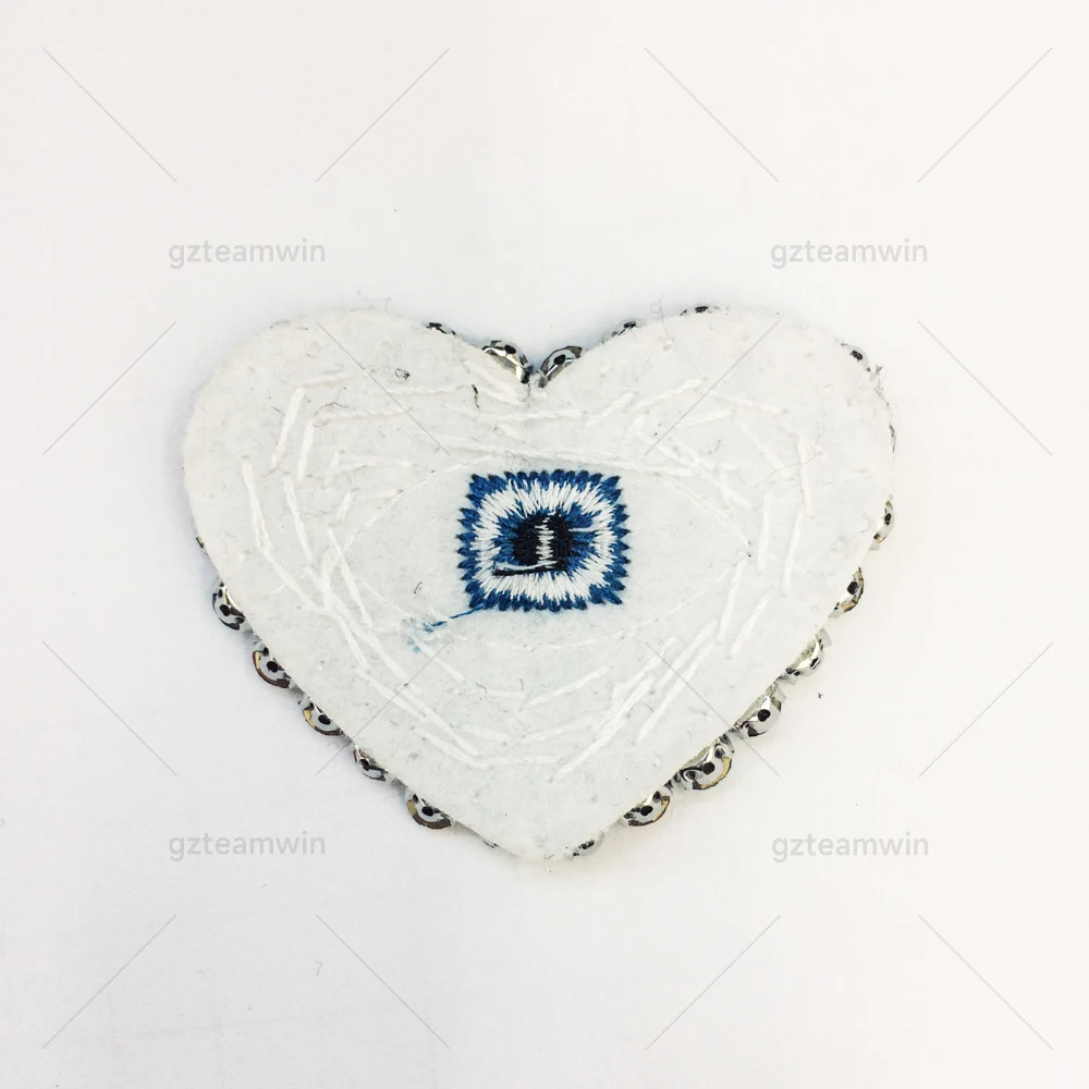 Custom Rhinestone Bead Hearts Patches Sew on Applique Clothing Embroidery patch Brooches Beaded Heart Pins for Jackets