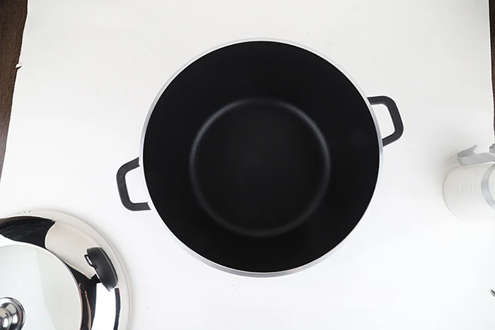 Black Colored Painting Pot Die Cast Aluminum Wok Casserole With Cover