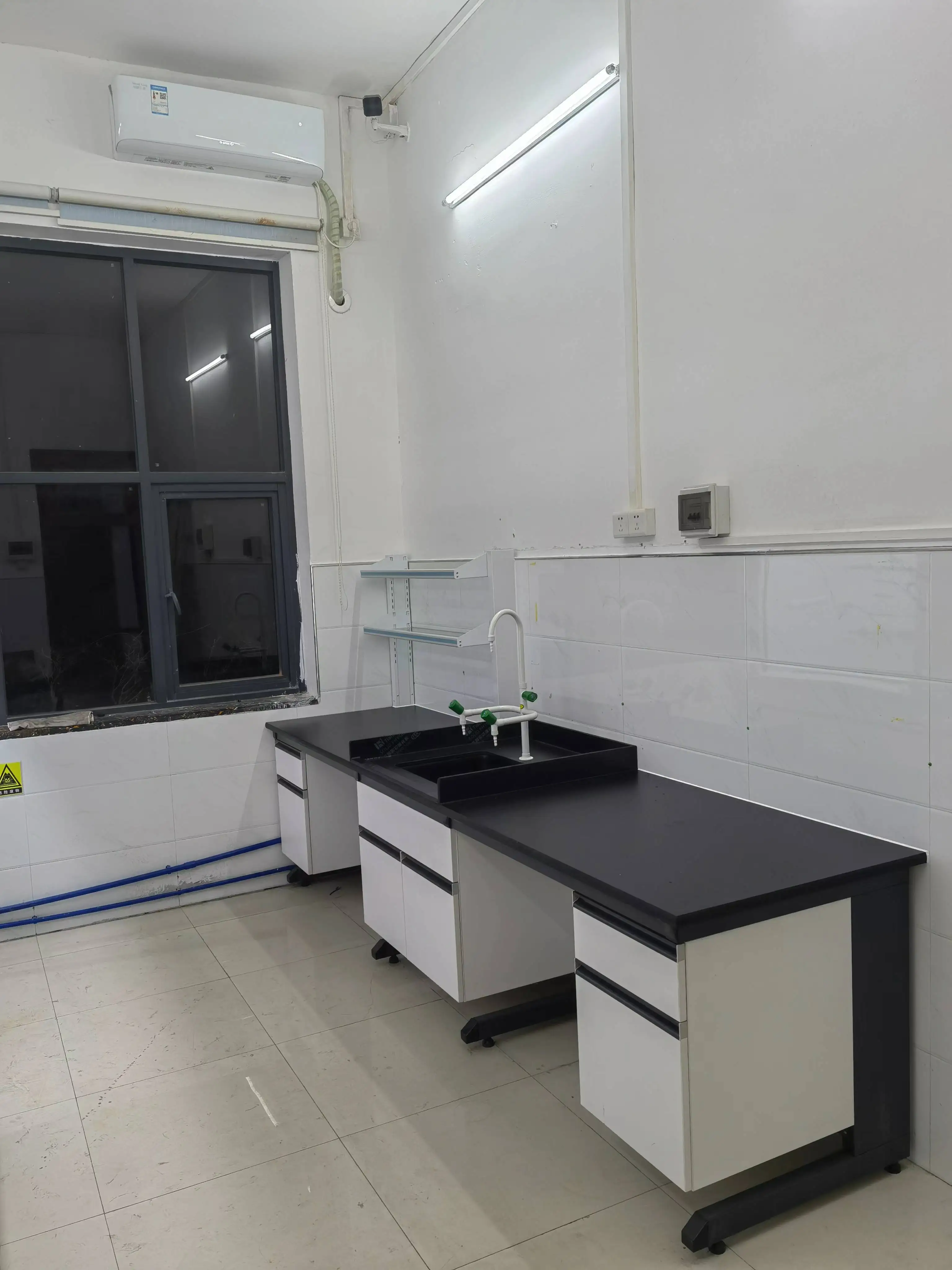 Wood Lab Bench Chemical Laboratory Table Center Workbench Manufacturer