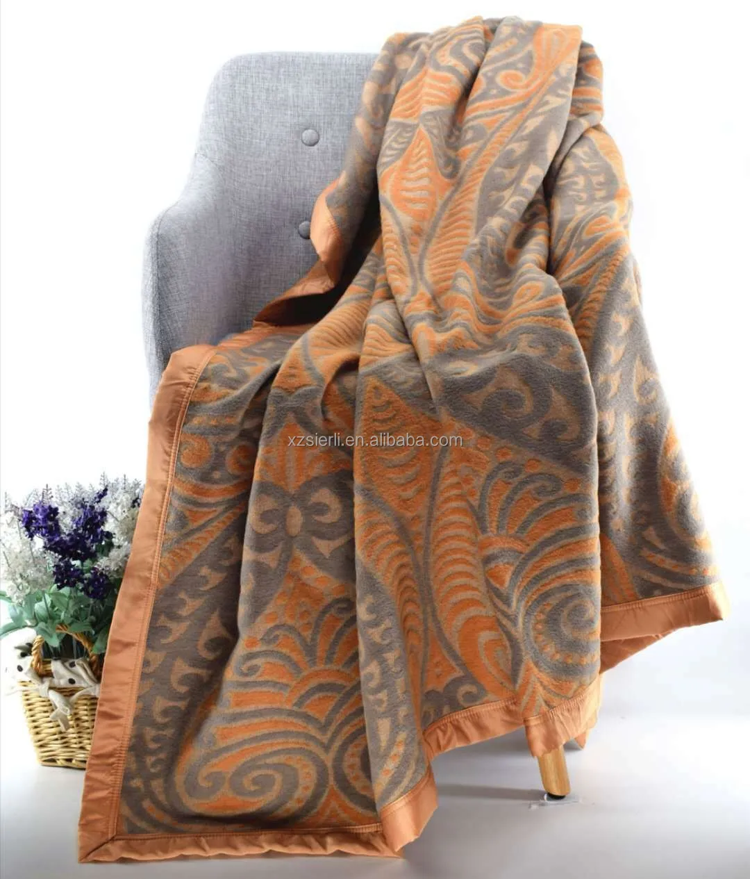 high quality luxury fashion jacquard  designed 100% percent Silk Blanket with Silk Satin Border