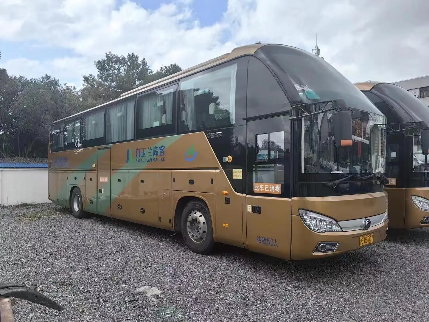 Yutong Brand 50-60 Seater Passenger Bus for Sale Double Door Travel Coach Second Hand Bus Zk6122