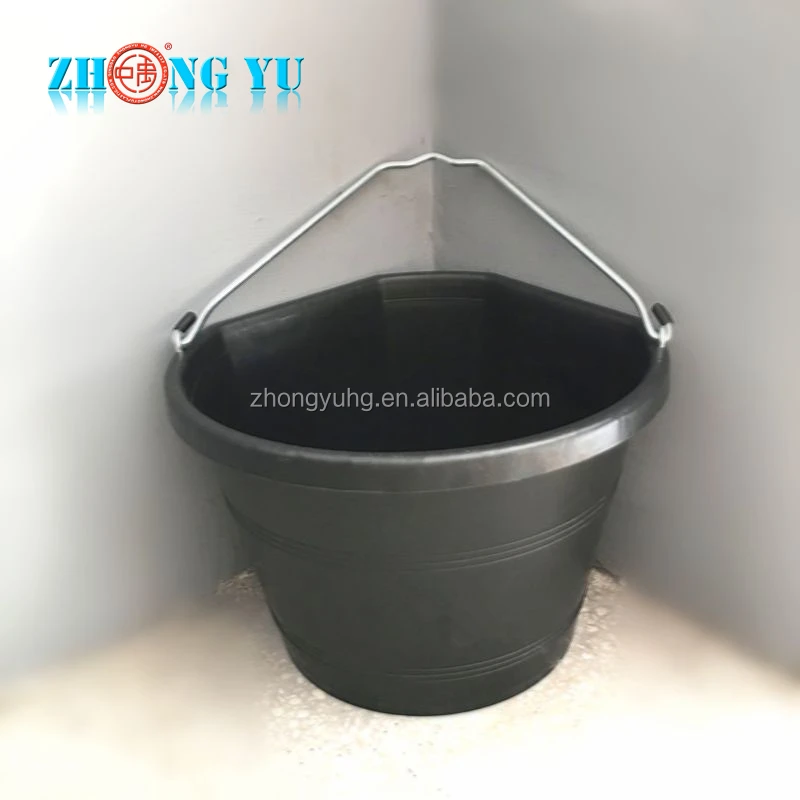 Heavy Duty 5-Gallon Livestock Corner Bucket with Metal Haddle for Horse Feeding Animal Feeders Product