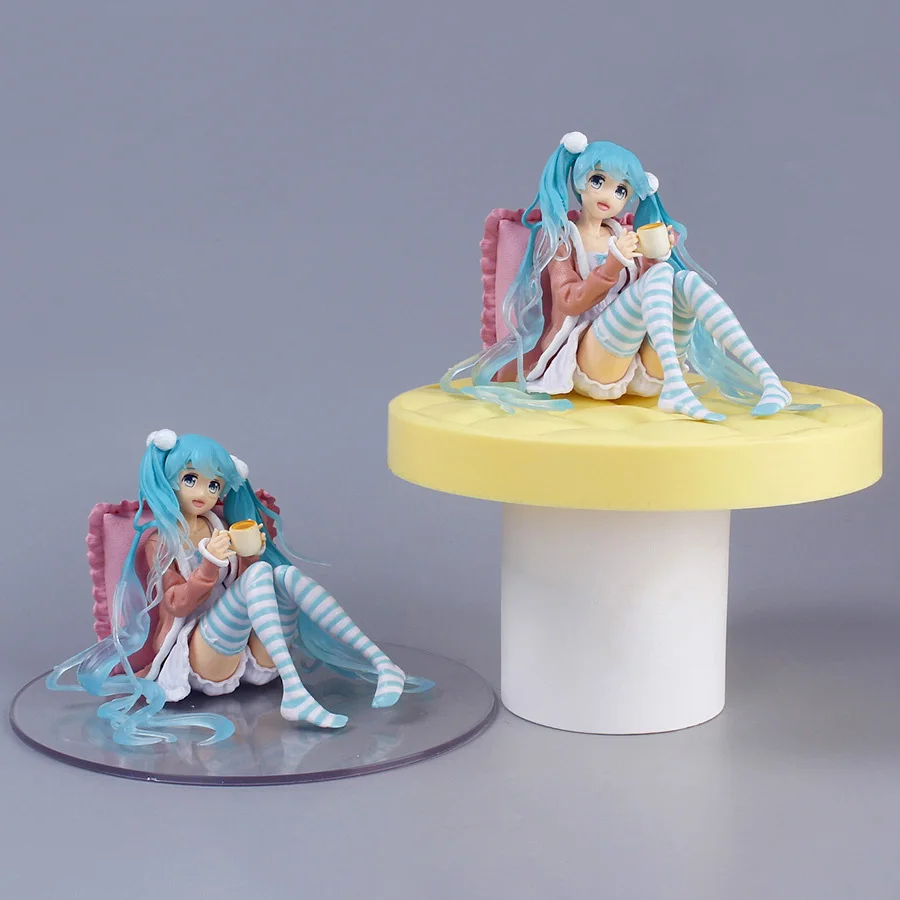 Japanese anime figurine model toy pvc anime figure 2 style base Hat sune M1ku cute doll toy for girls