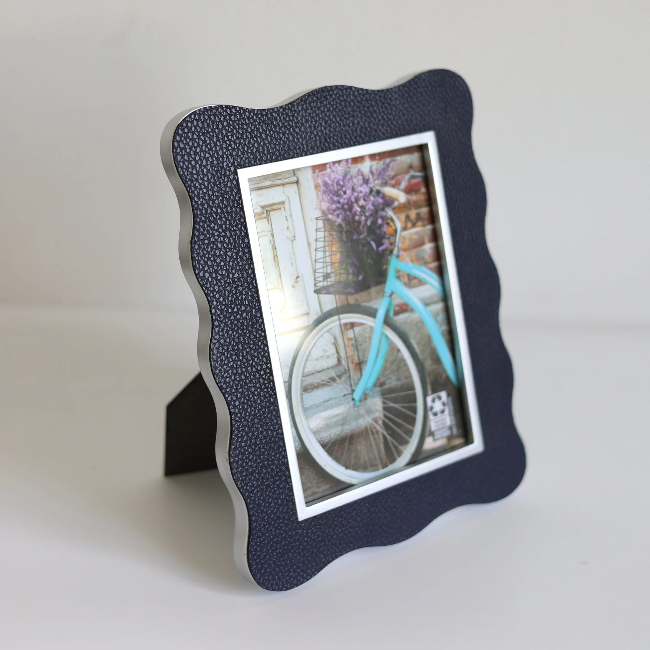 Custom OEM ODM Irregular Wavy Squiggle Organic Shape Scalloped Photo Frame Scallop Shaped Faux Leather Textured Picture Frames