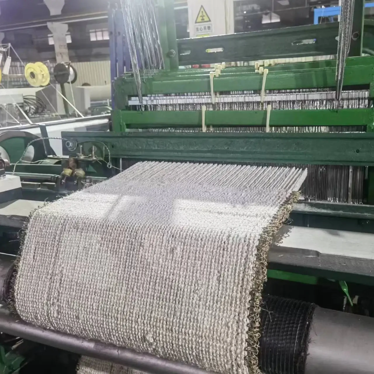 Suitable for single-width flat knitting  woven  fabric raffia  linear quilting embroidery machine for automotive supplies