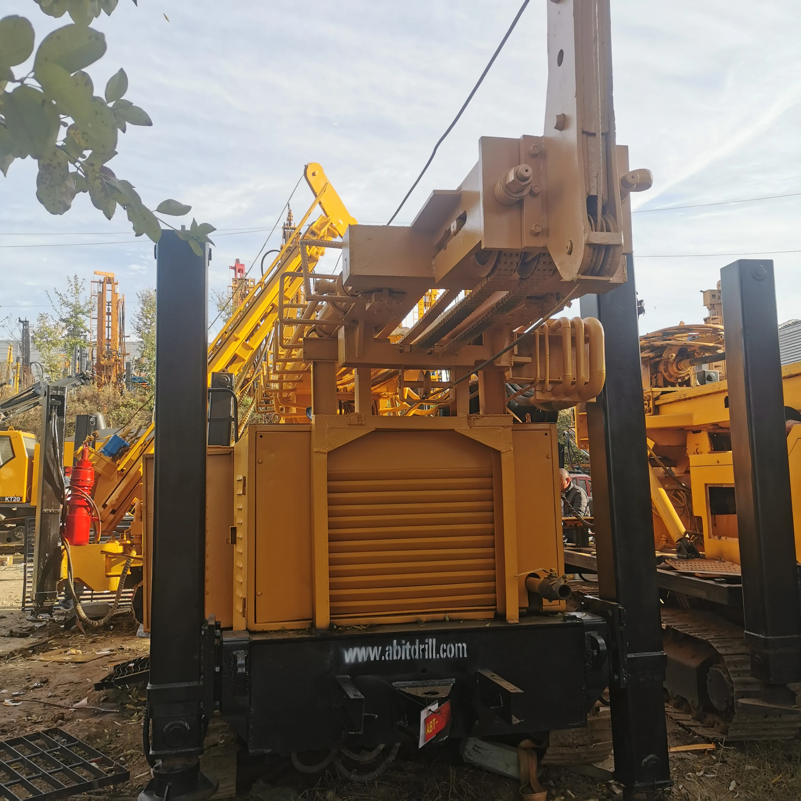 Second hand used Jinke JK400 crawler hydraulic 400 m depth 6.6m high tower water well drilling rig drilling machine