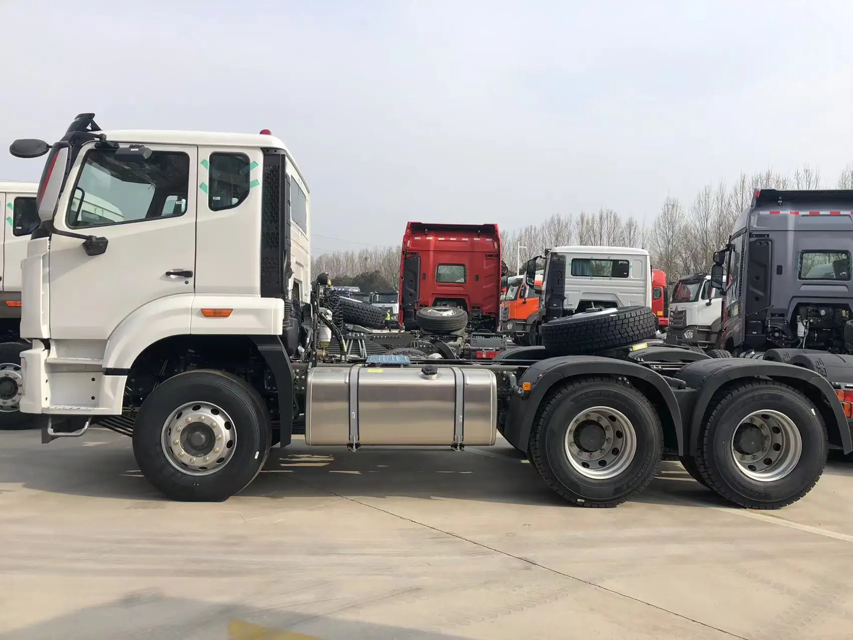 40 tons Sinotruk Howo N7 tractor truck for sale price