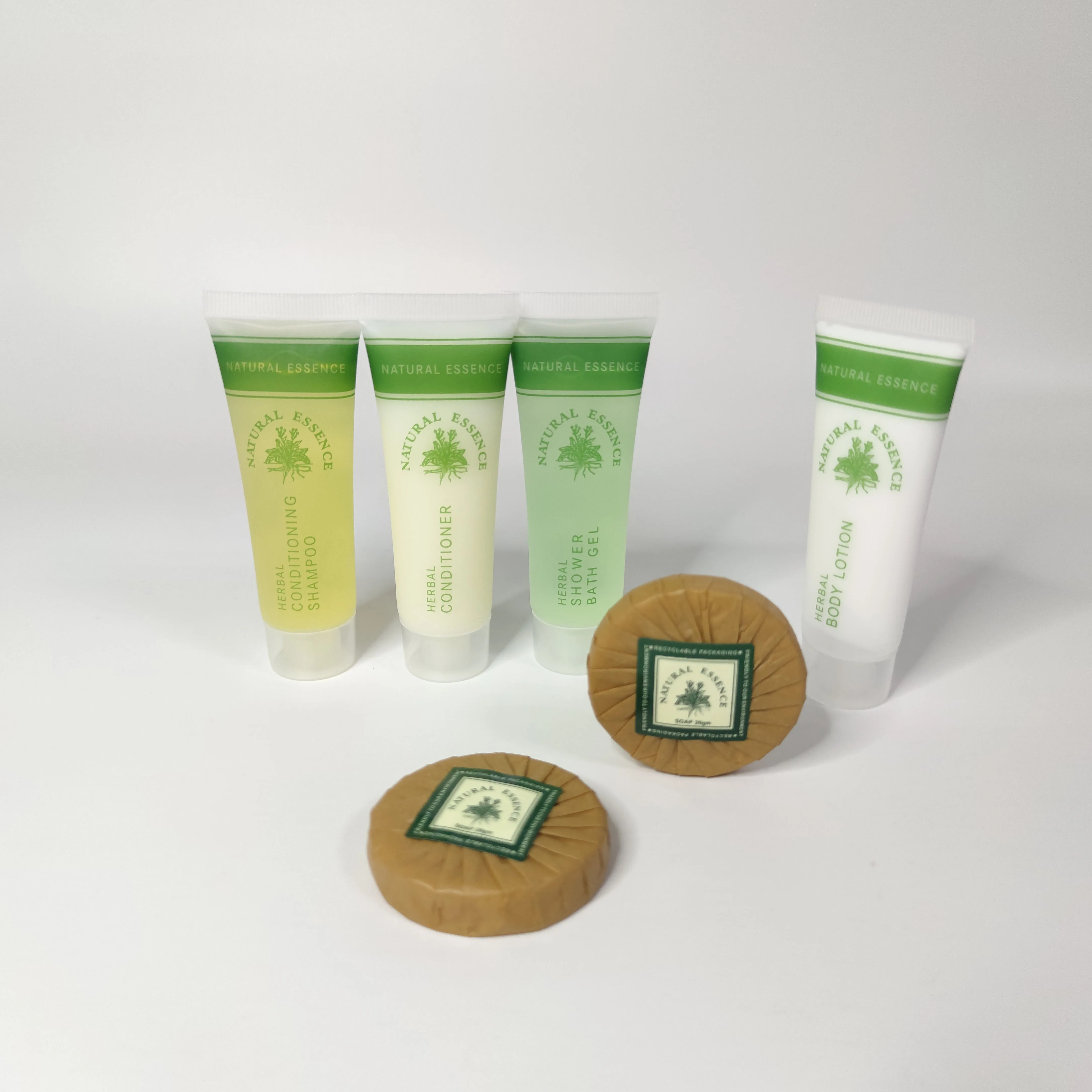 Wholesale hotel bathroom set amenities disposable hotel toiletry set slippers shampoo soap hotel