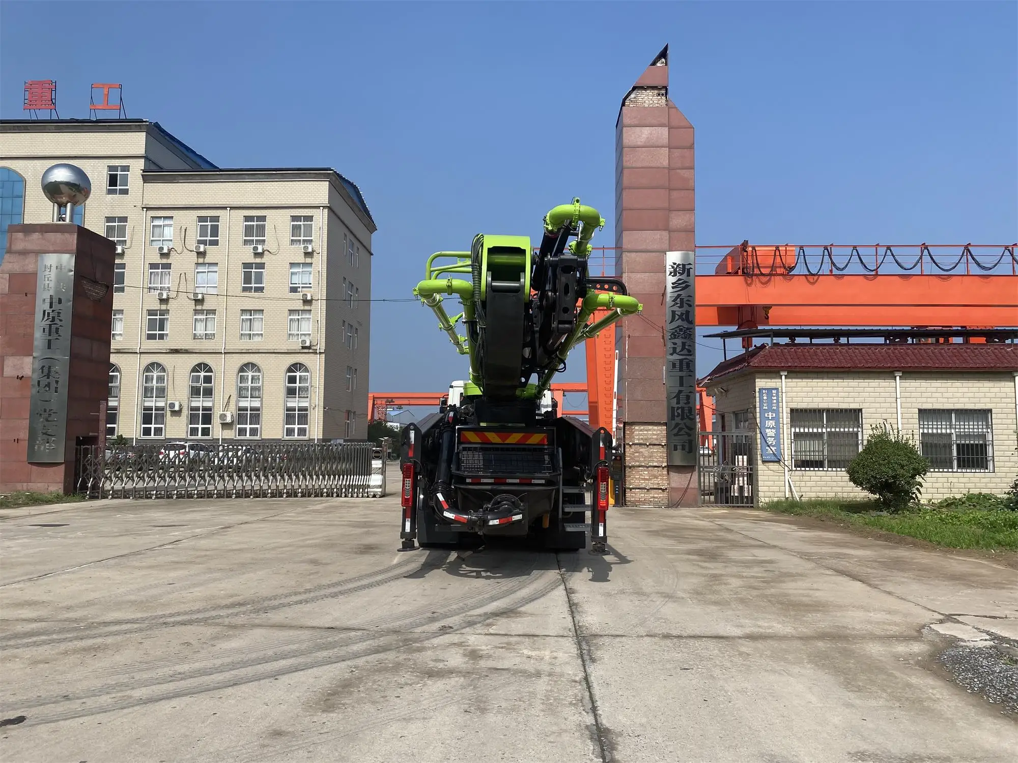 China Brand 58m concrete boom pump truck concrete truck boom pump truck mounted concrete pump for sale