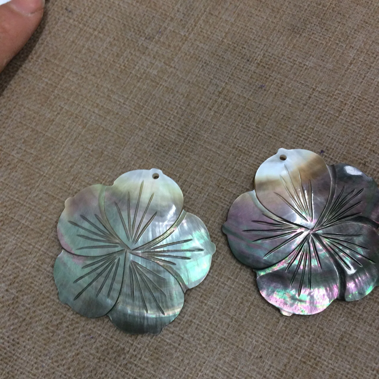 55mm Natural Shell Material Mother Of Pearl Flower Pendant Shell Carving With Decoration DIY Necklace