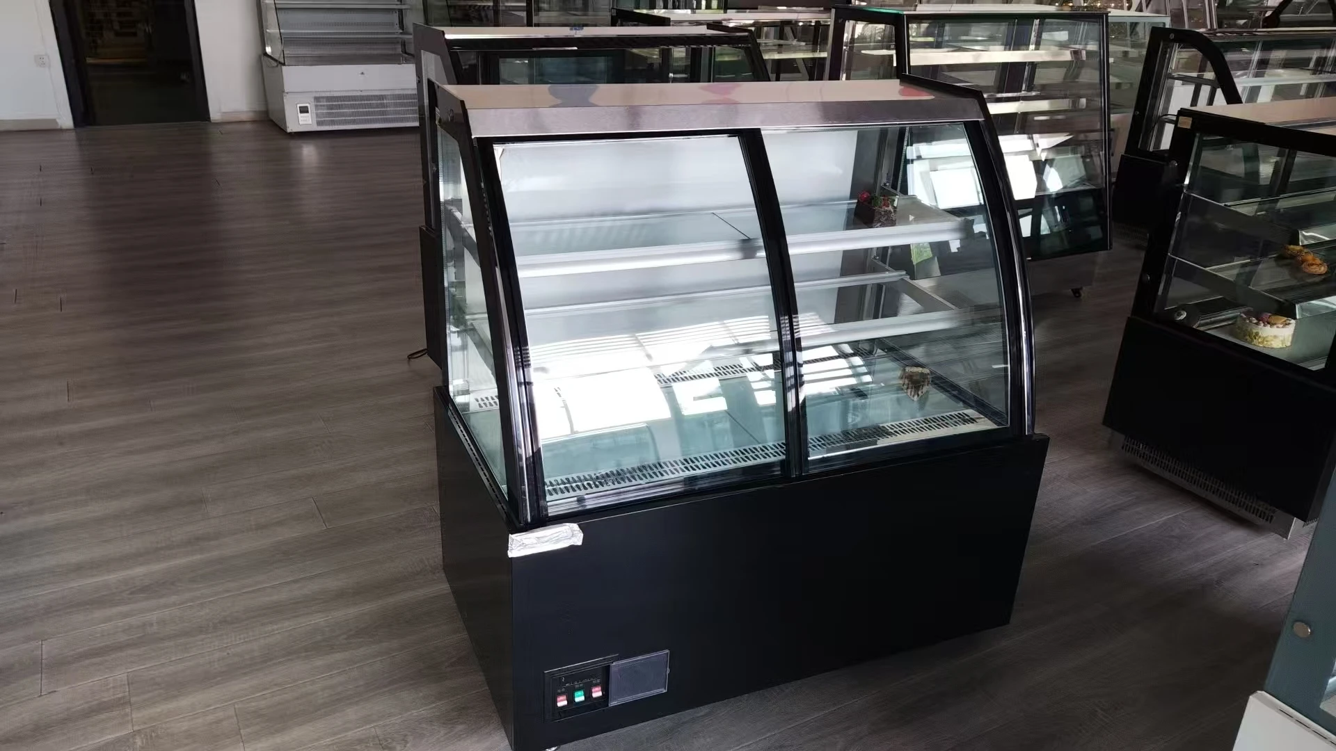 Arc Shape Cake Display Showcase Freezer Beautifully Displayed Freezer Showcase