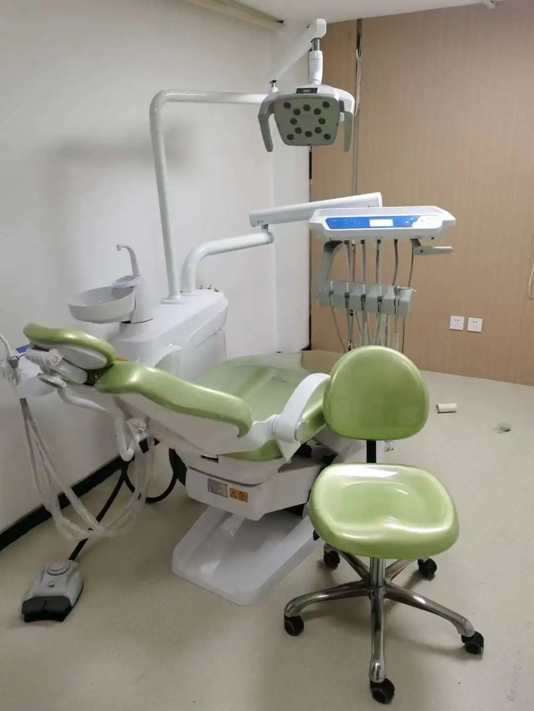Factory Wholesale price dental Treatment unit dental gift chairs with LED sensor light