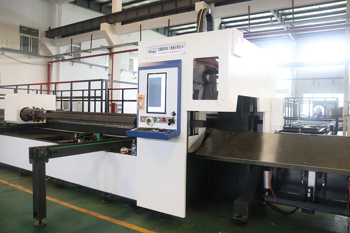 High Speed Metal Tube and Sheets Laser Cutting Machine 12KW with auto laser tuber cutting line
