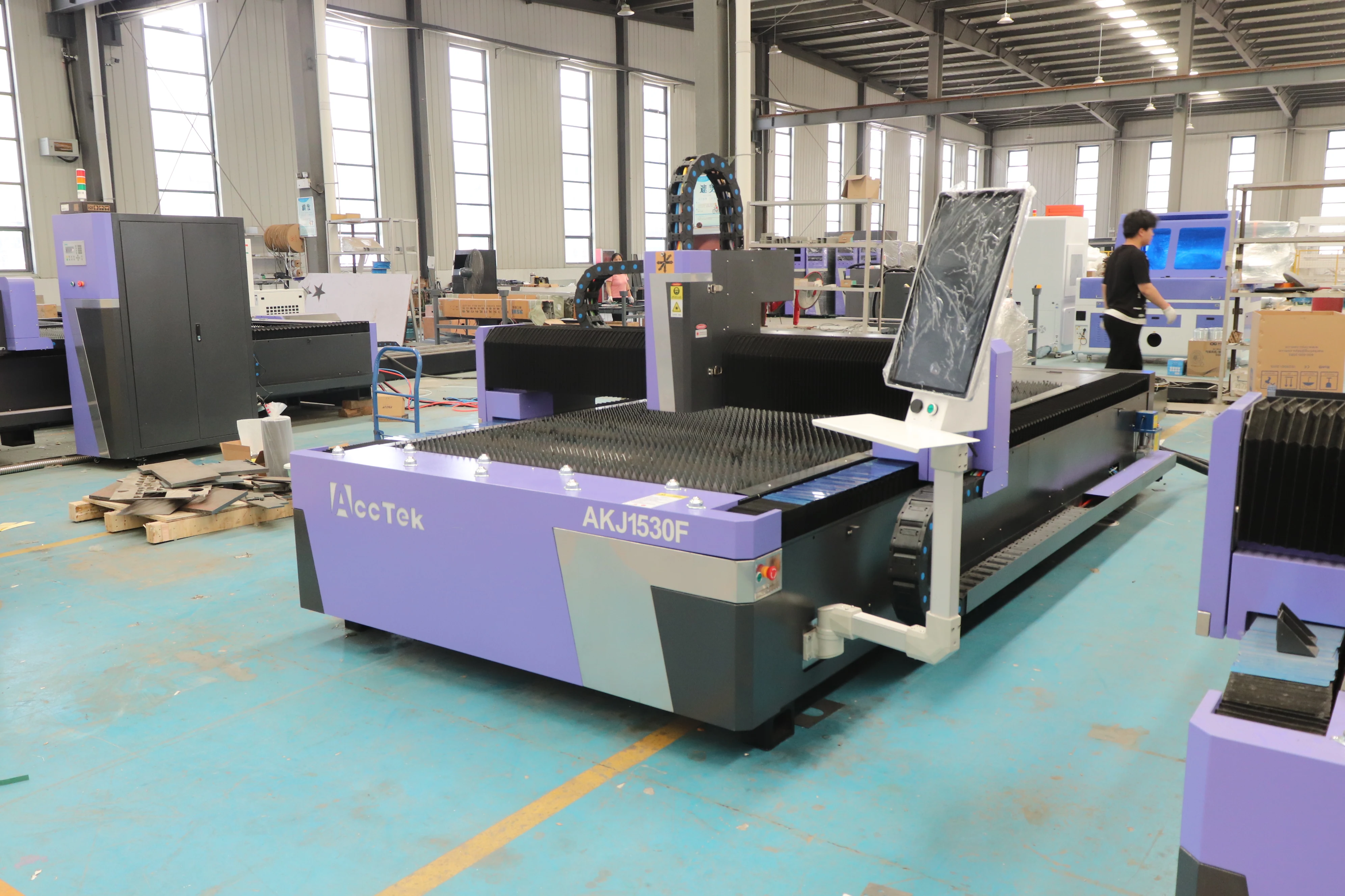 1500W 2000W 3000W Economic Fiber Laser Cutting Machine Auto Focus 1530 5*10ft for Metal Steel Aluminum Plate Cut Servo Motor